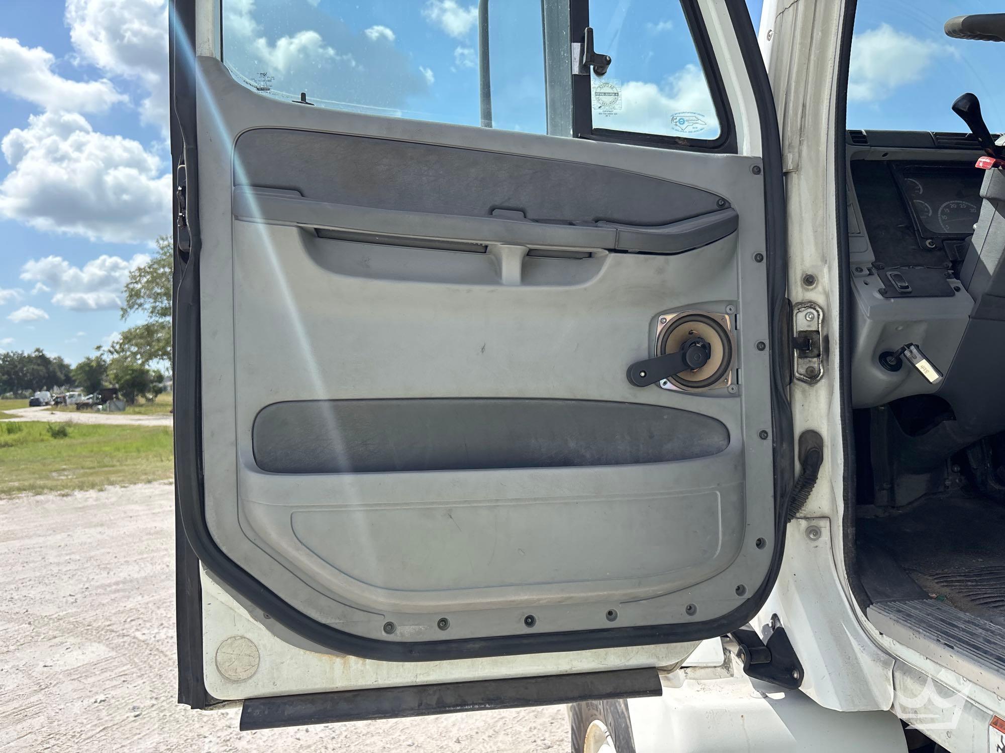 2007 Freightliner Columbia 120