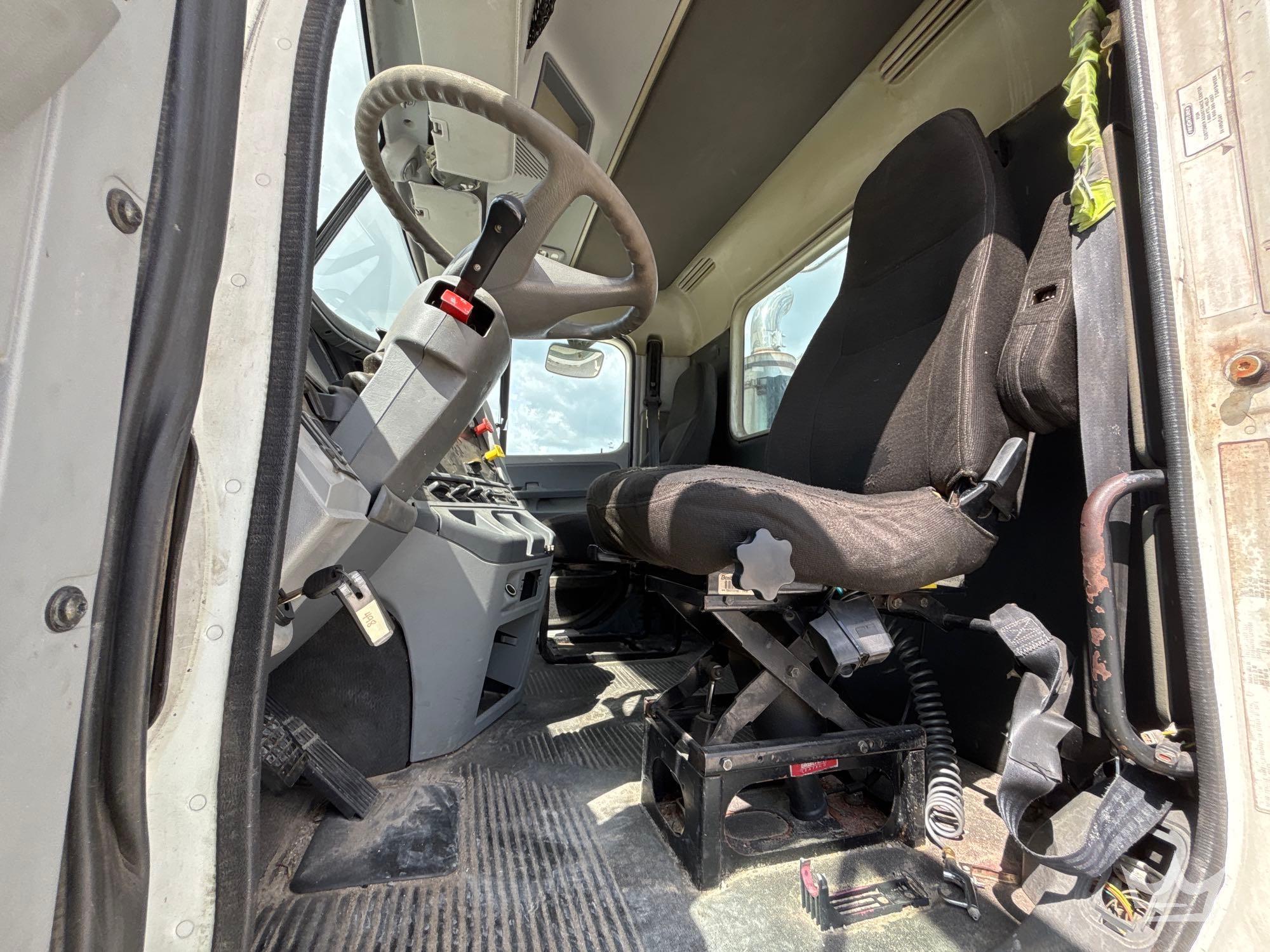 2007 Freightliner Columbia 120