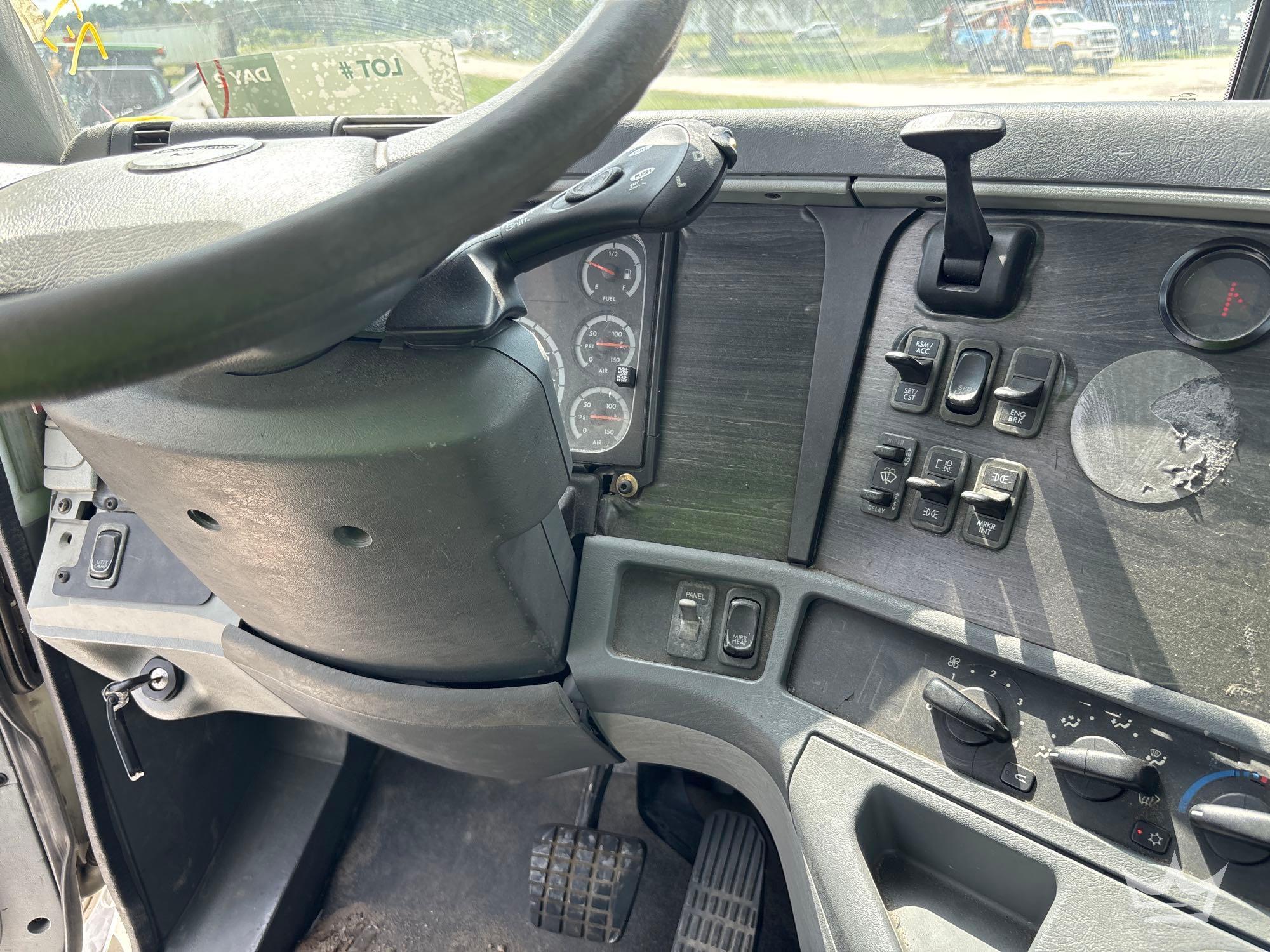 2007 Freightliner Columbia 120