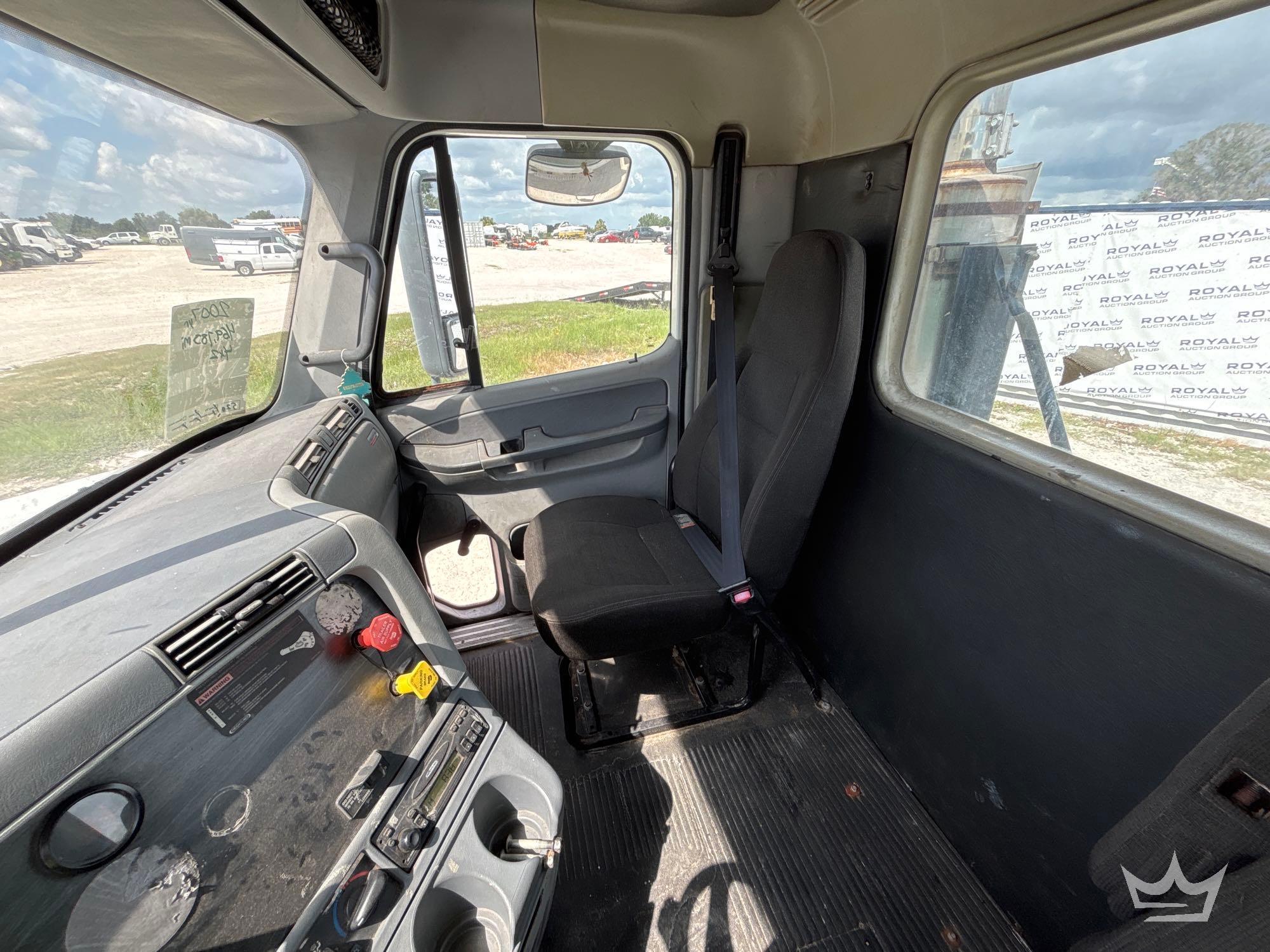 2007 Freightliner Columbia 120