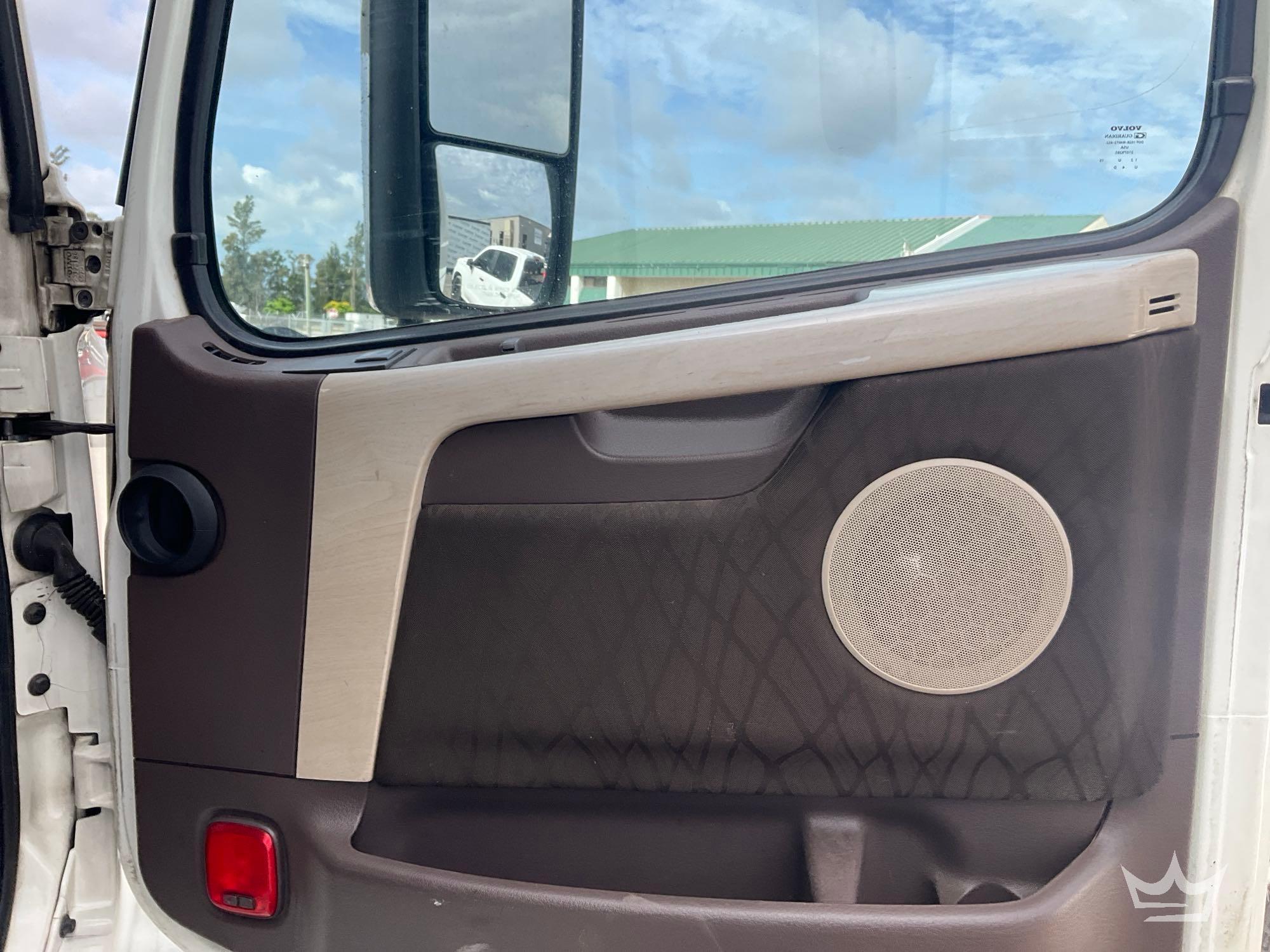 2016 Volvo VNL