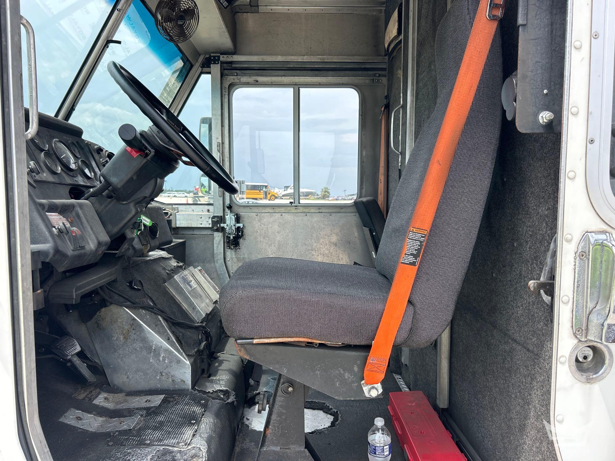 2000 Freightliner MT45