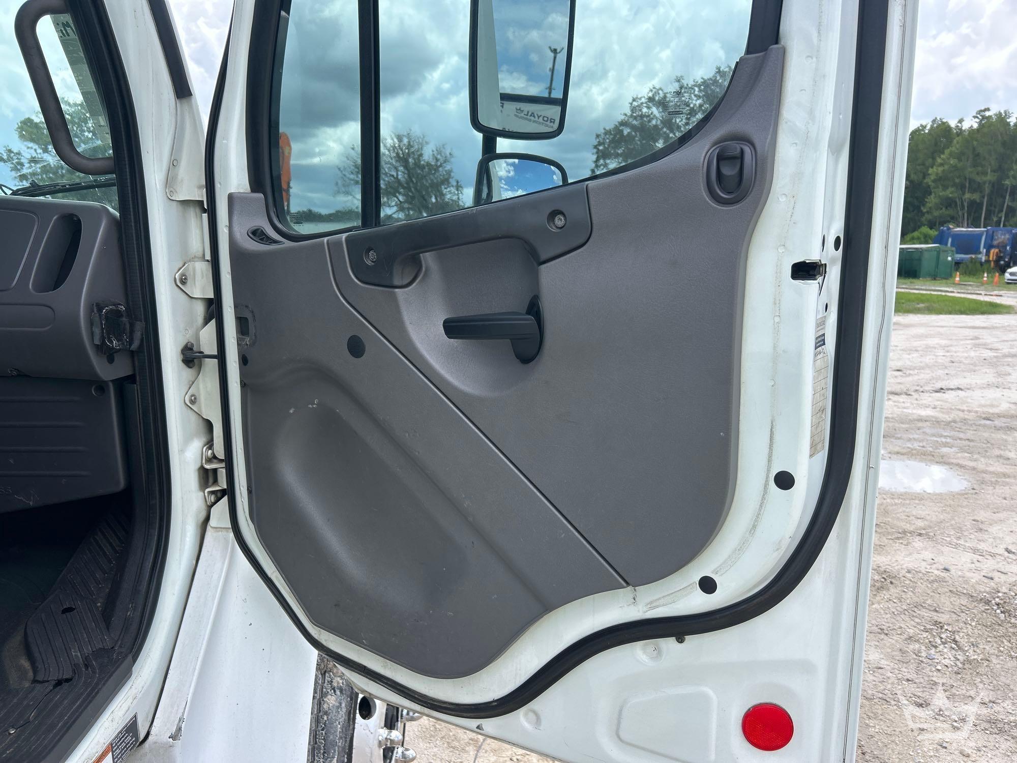 2016 Freightliner M2 106