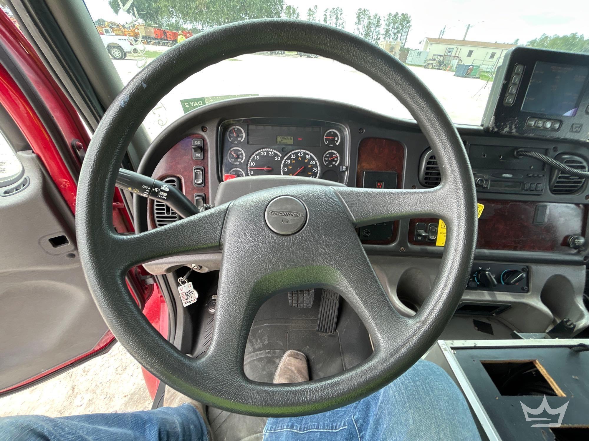 2005 Freightliner M2 106