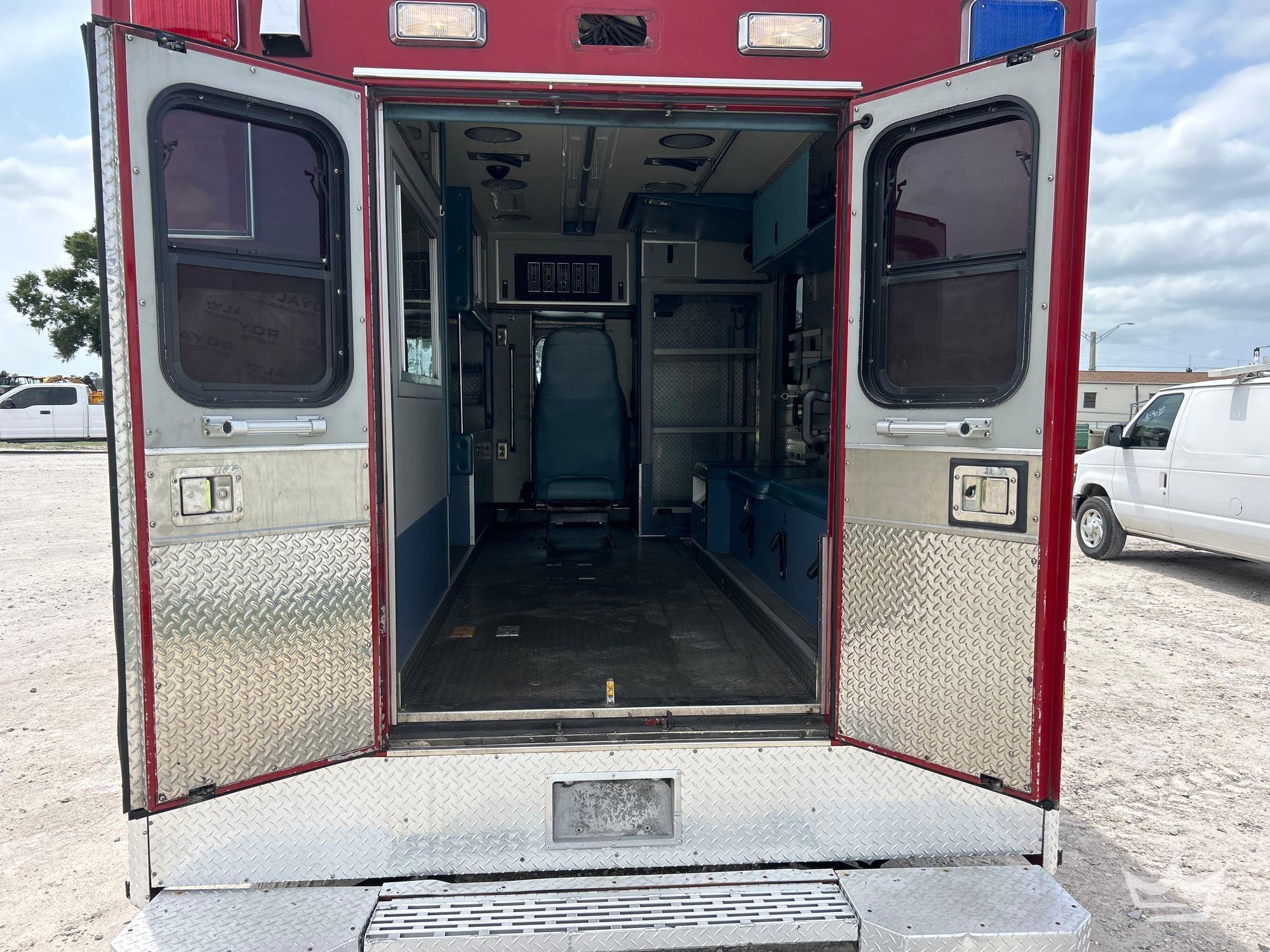 2005 Freightliner M2 106