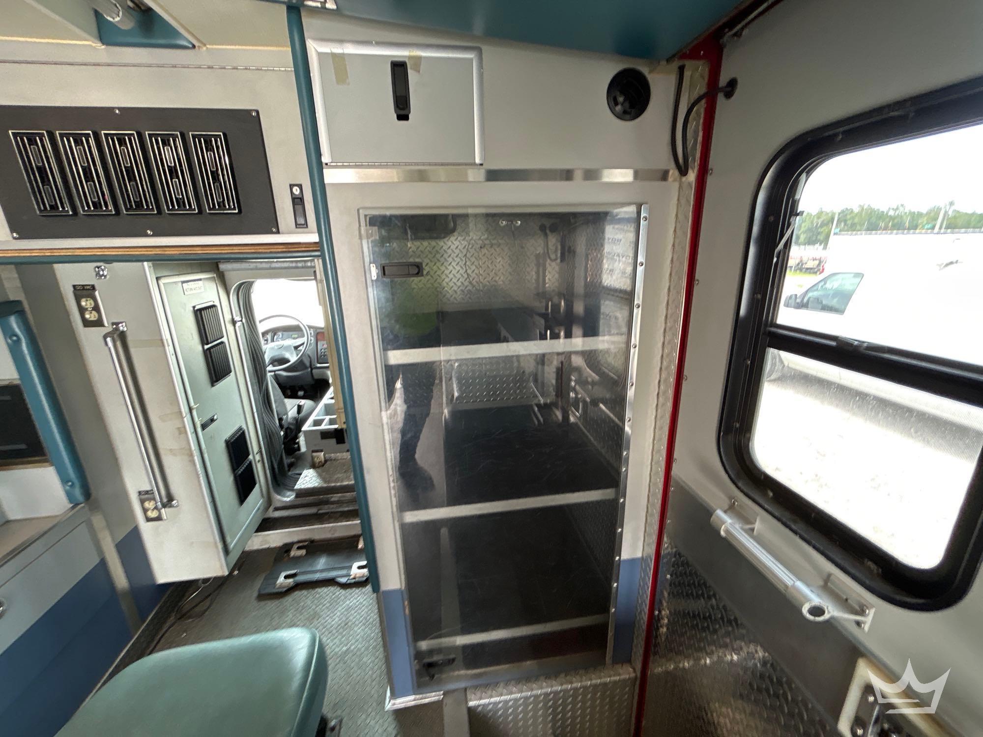 2005 Freightliner M2 106