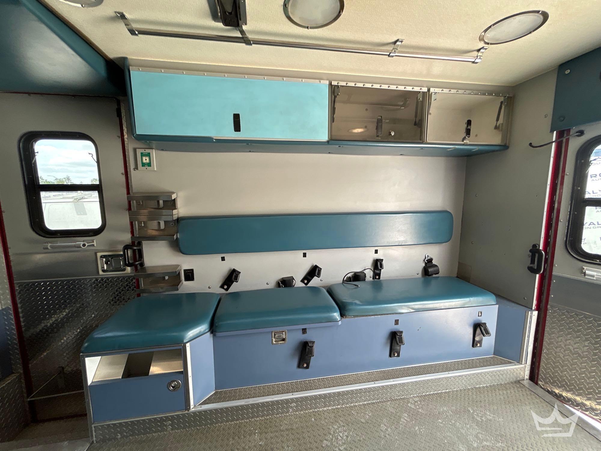 2005 Freightliner M2 106