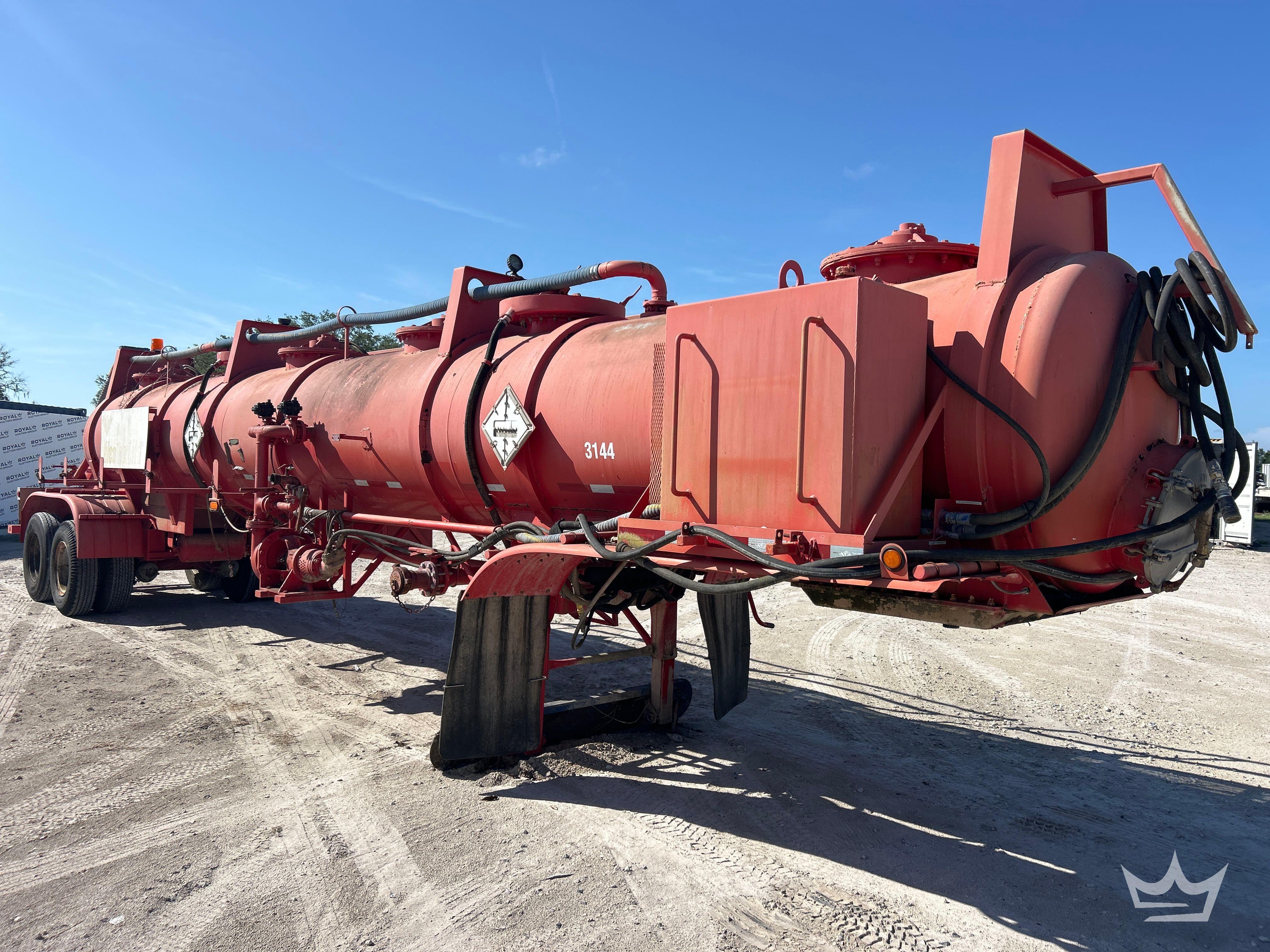 2012 Tiger 44ft. 2,000 Gallon T/A Vacuum Tanker Trailer