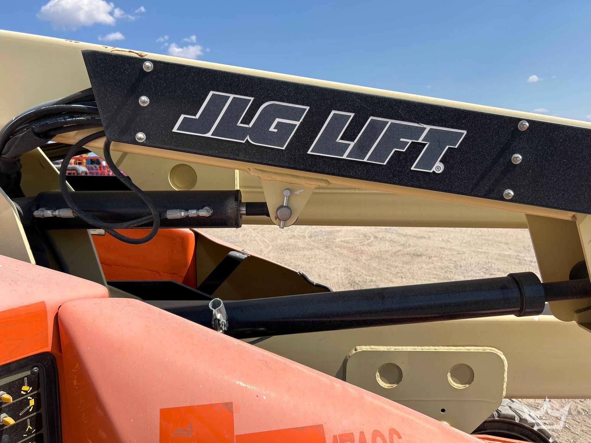 2016 JLG E450AJ