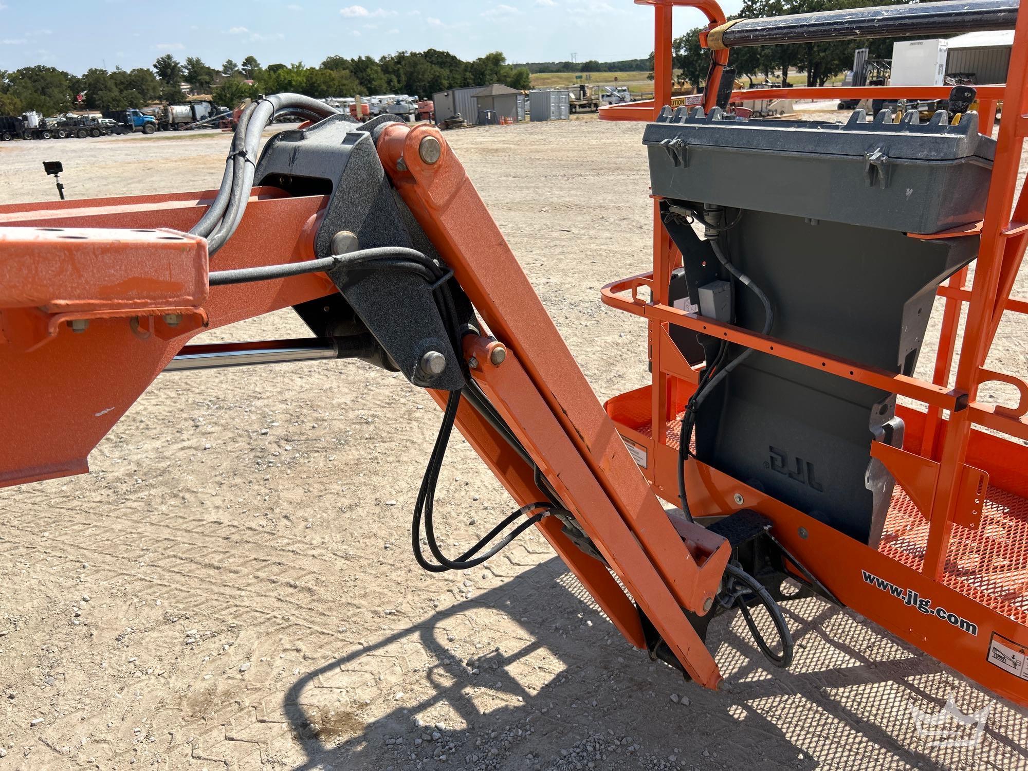 2016 JLG E450AJ