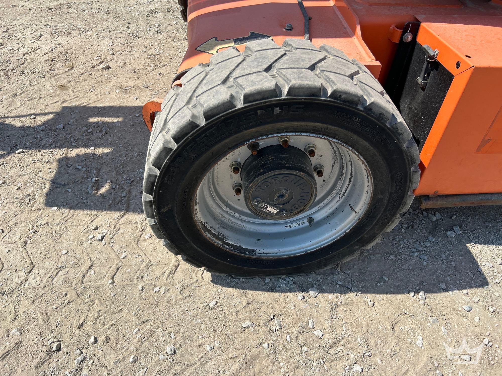2016 JLG E450AJ