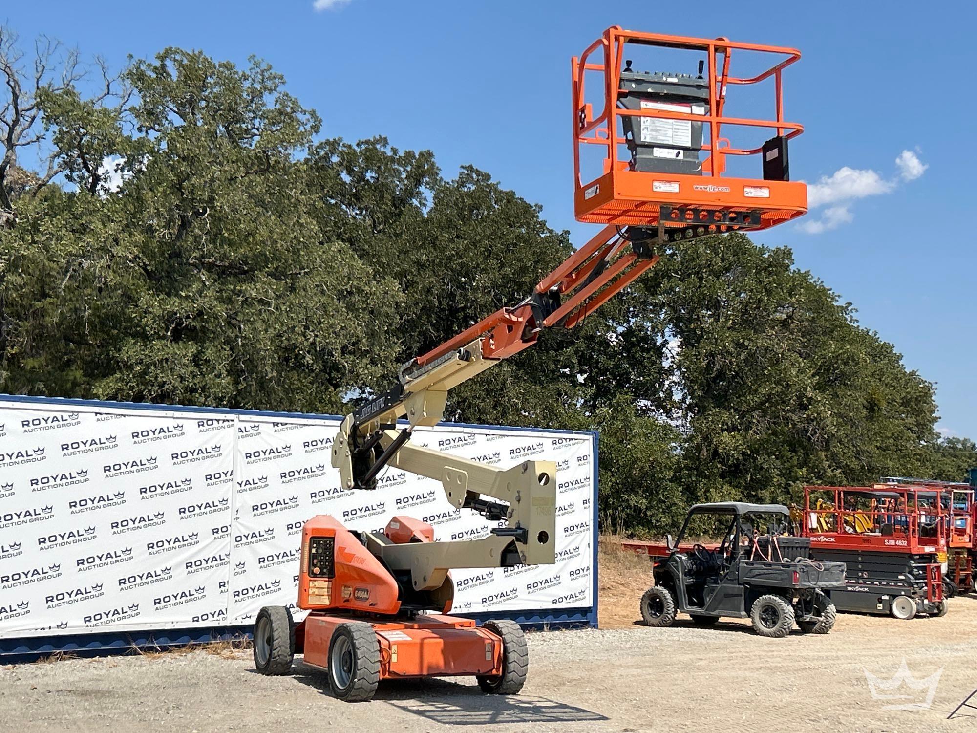 2016 JLG E450AJ