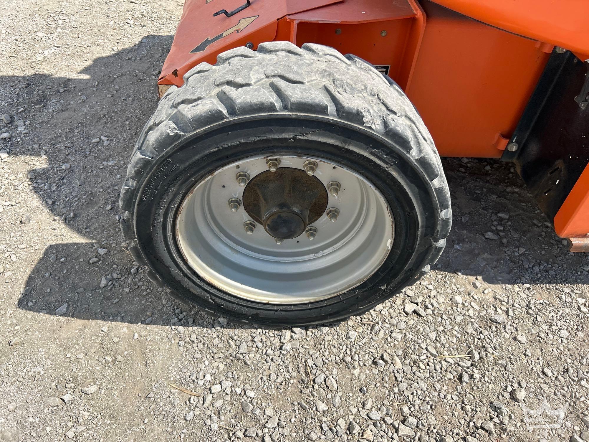 2016 JLG E450AJ