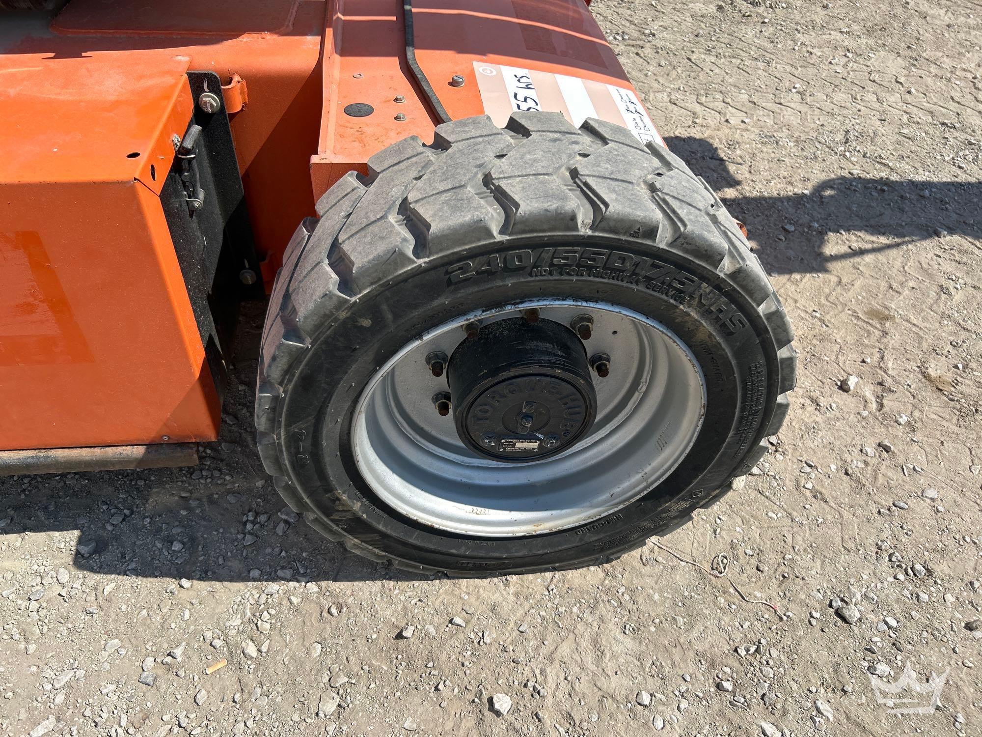 2016 JLG E450AJ