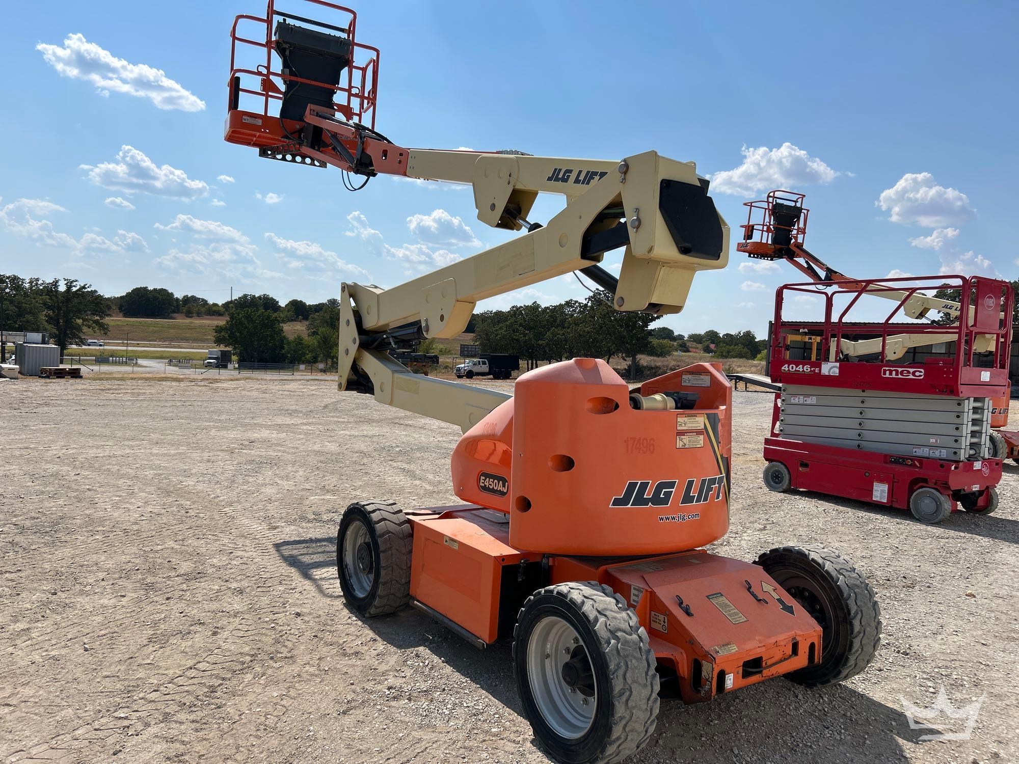 2016 JLG E450AJ