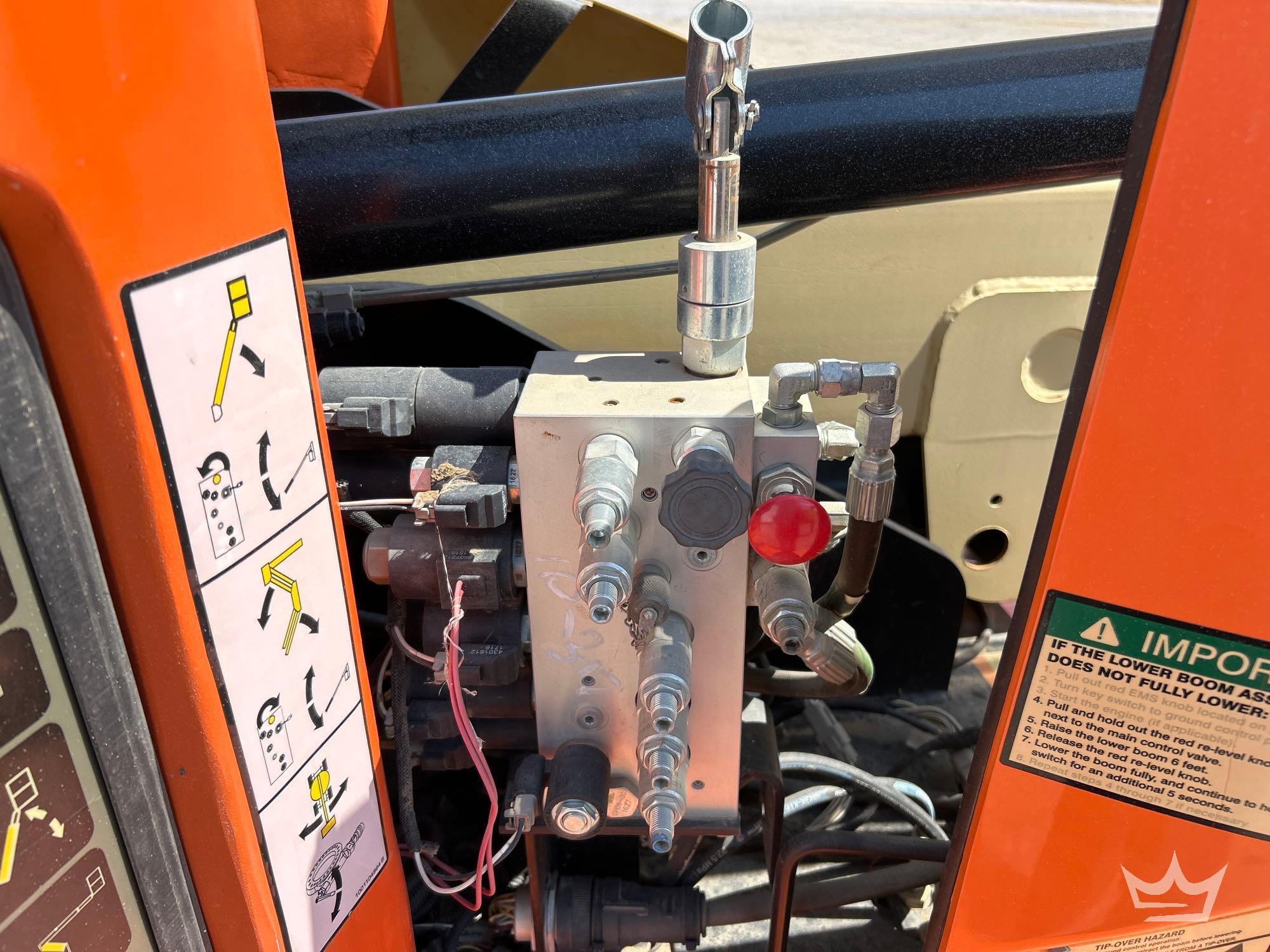 2016 JLG E450AJ