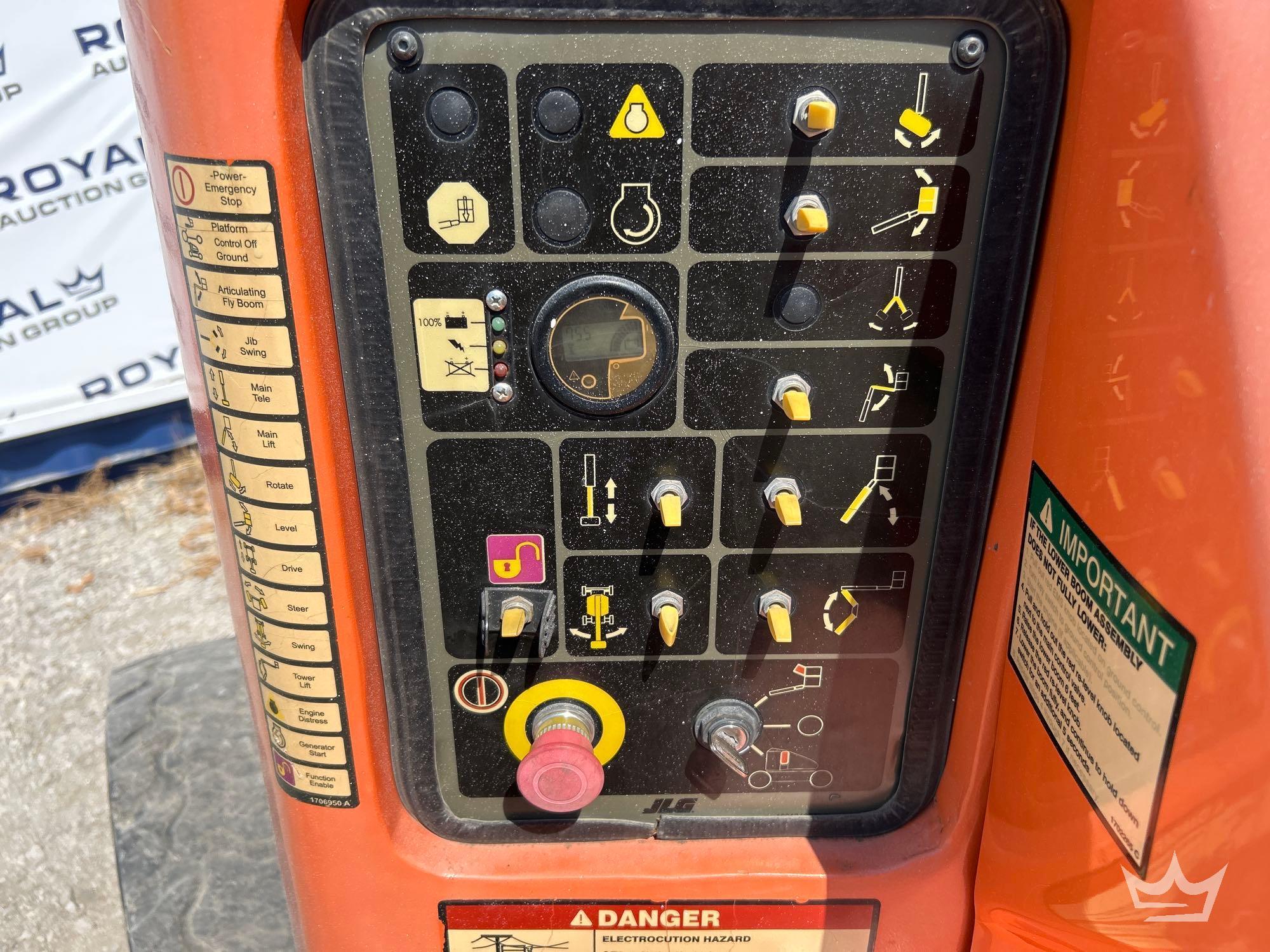 2016 JLG E450AJ