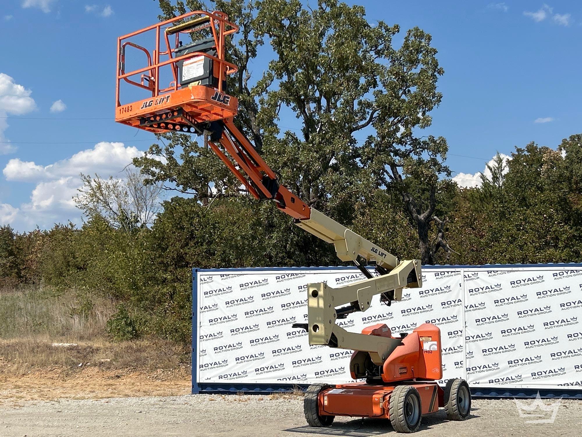 2016 JLG E450AJ