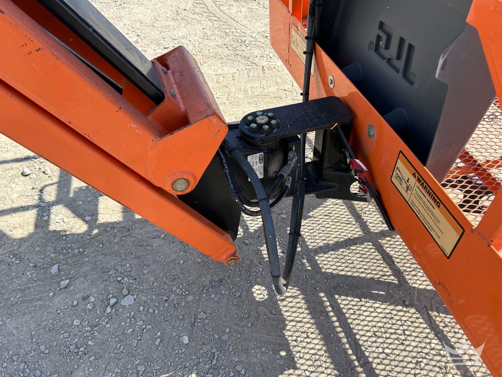 2016 JLG E450AJ