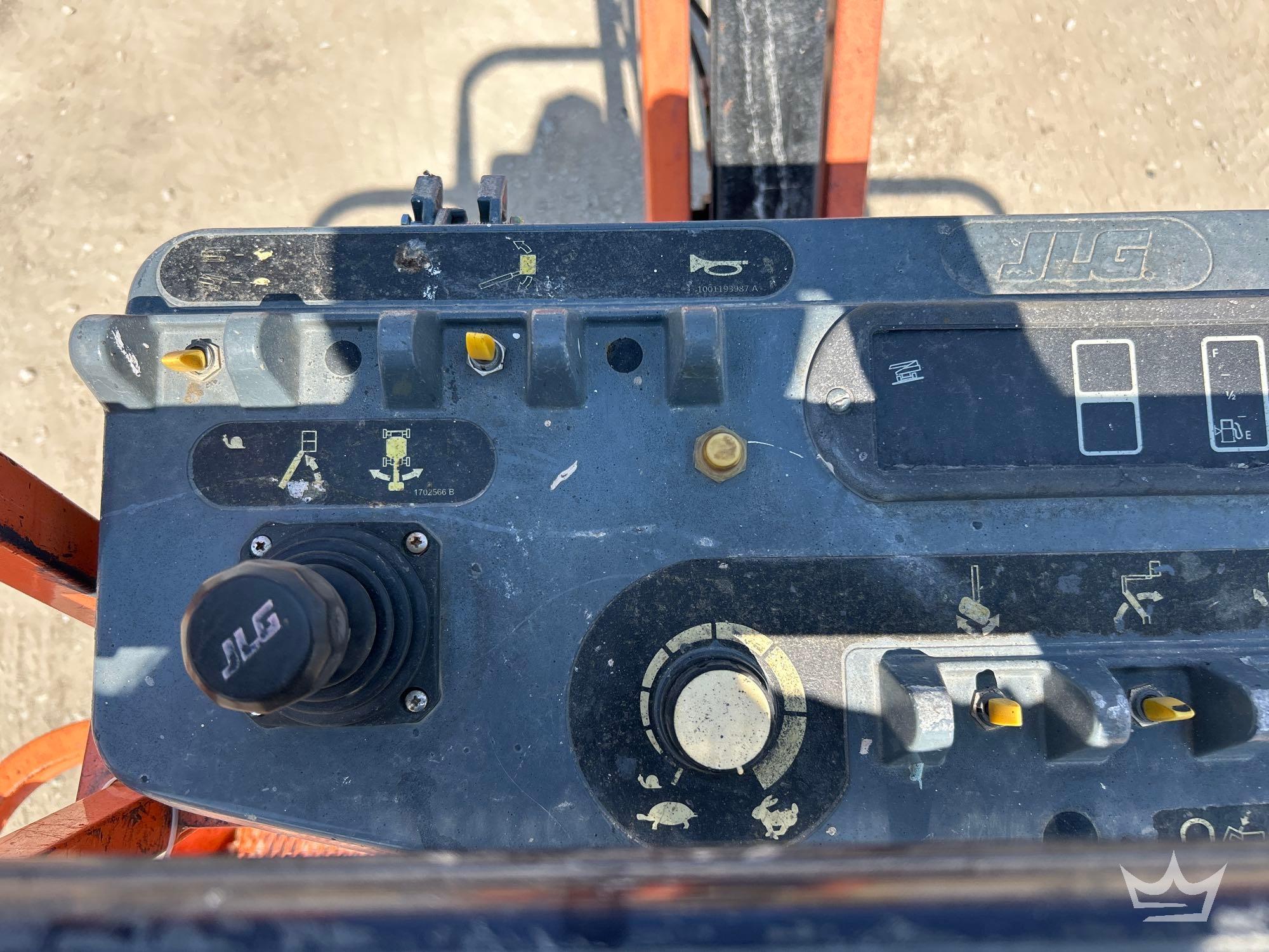 2016 JLG E450AJ