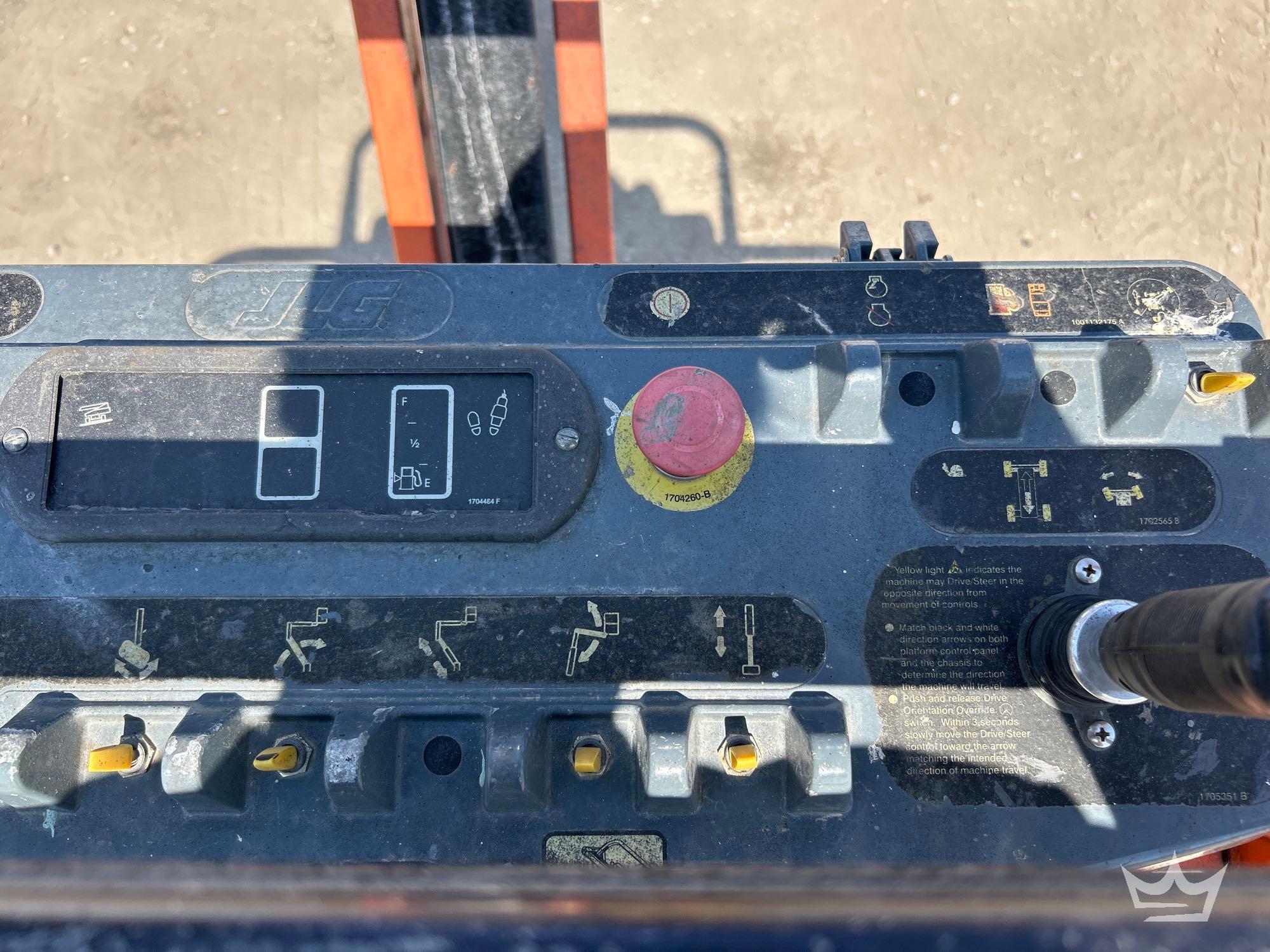 2016 JLG E450AJ