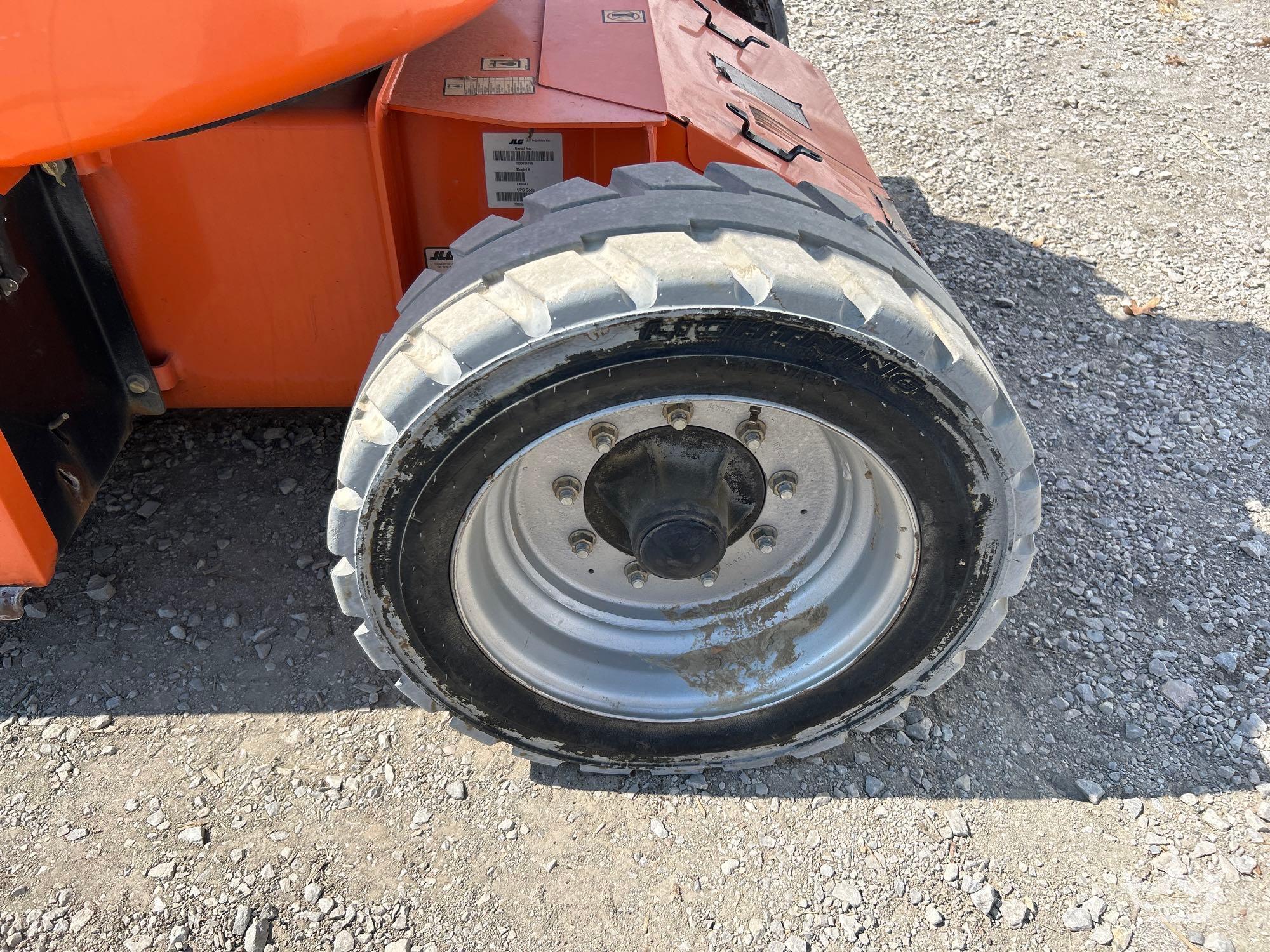 2016 JLG E450AJ