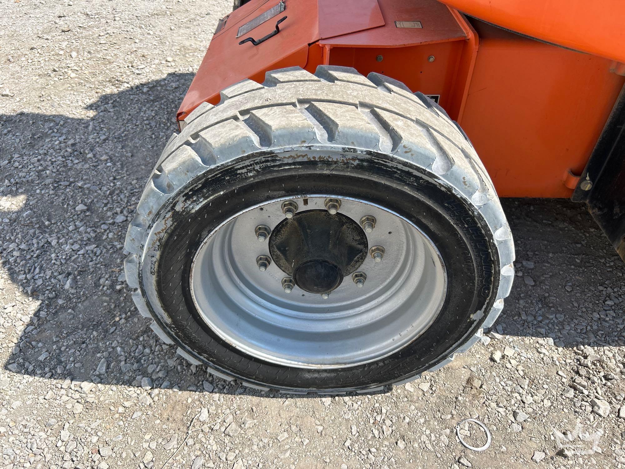 2016 JLG E450AJ