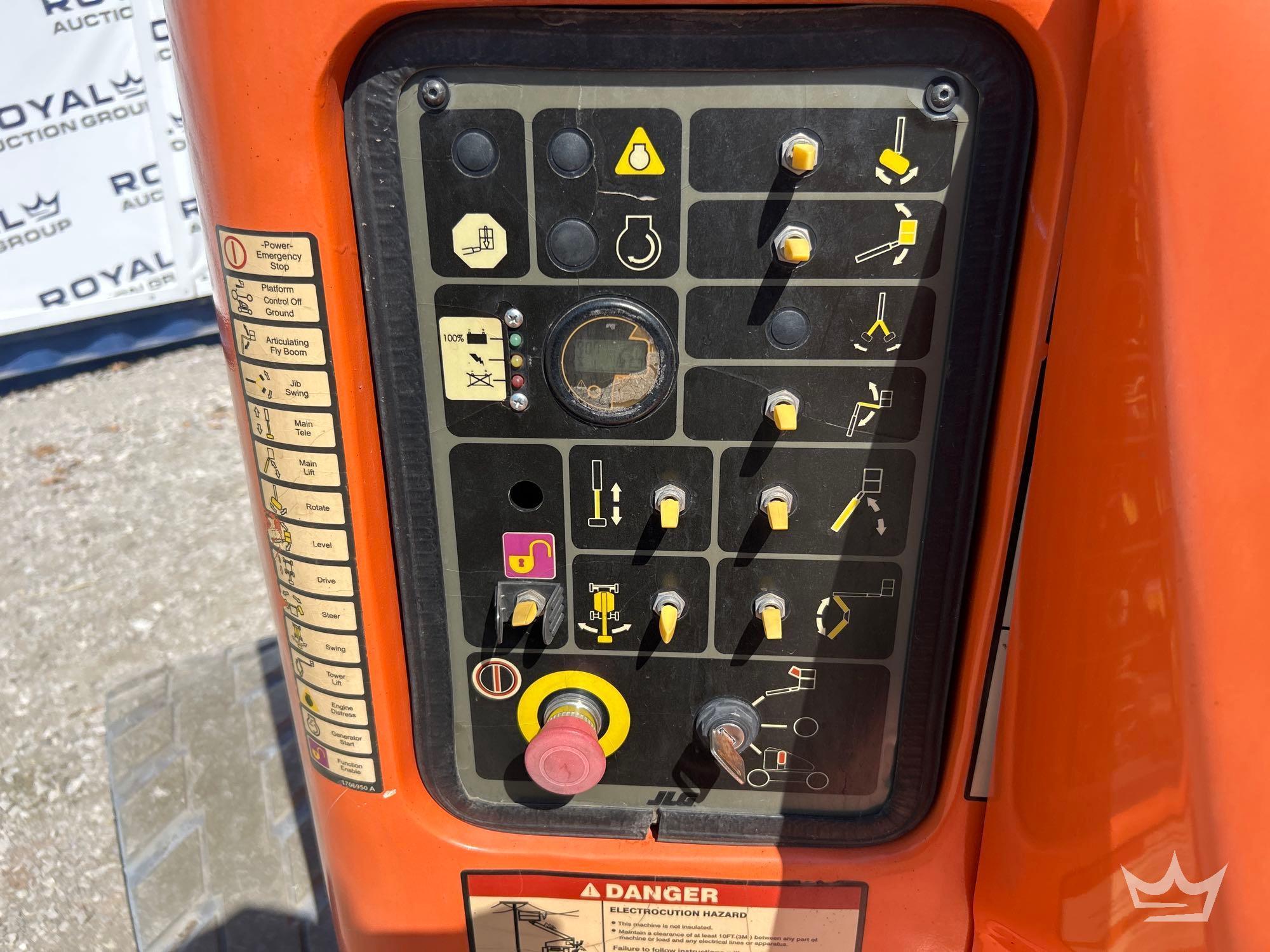 2016 JLG E450AJ