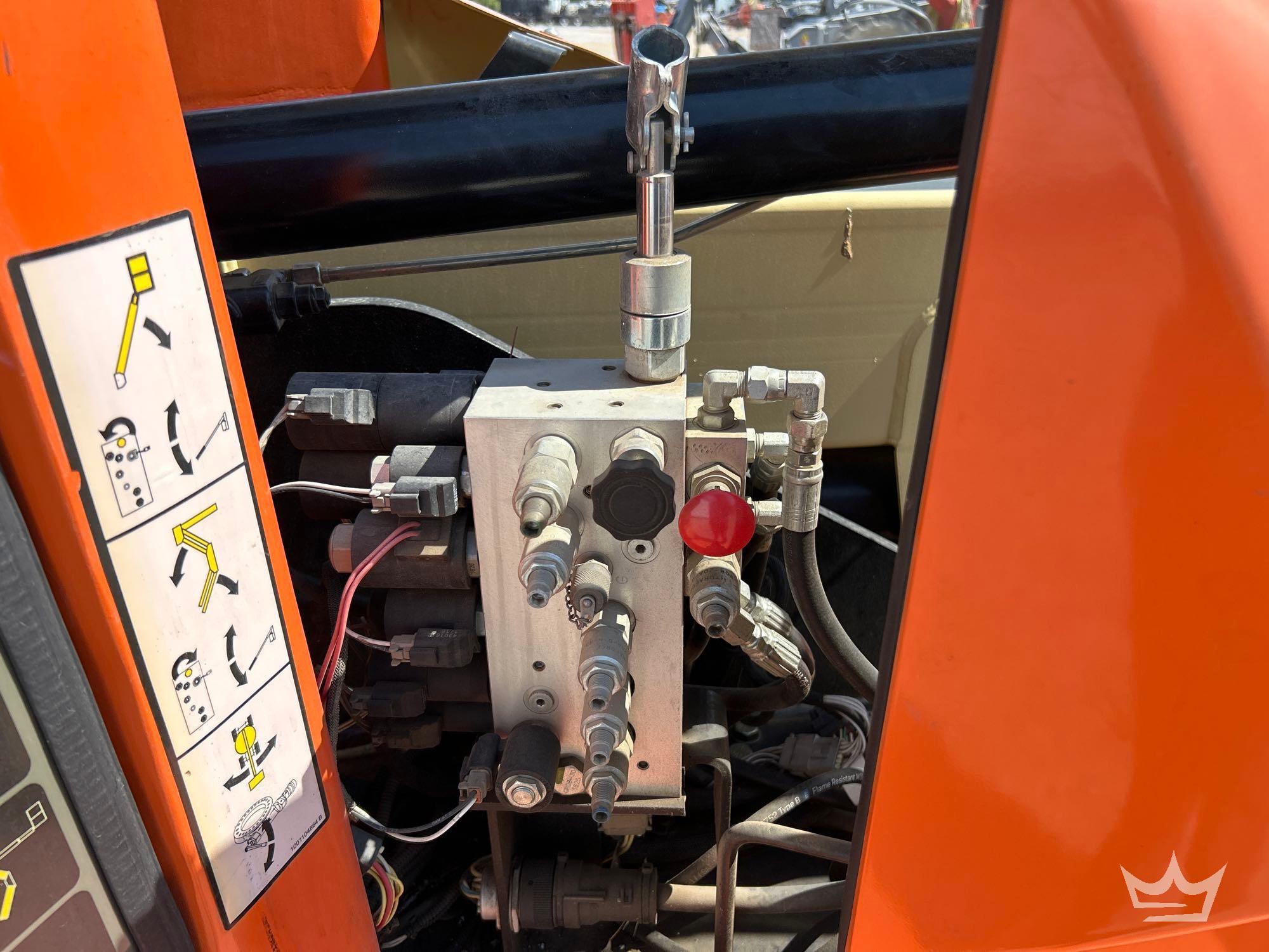 2016 JLG E450AJ