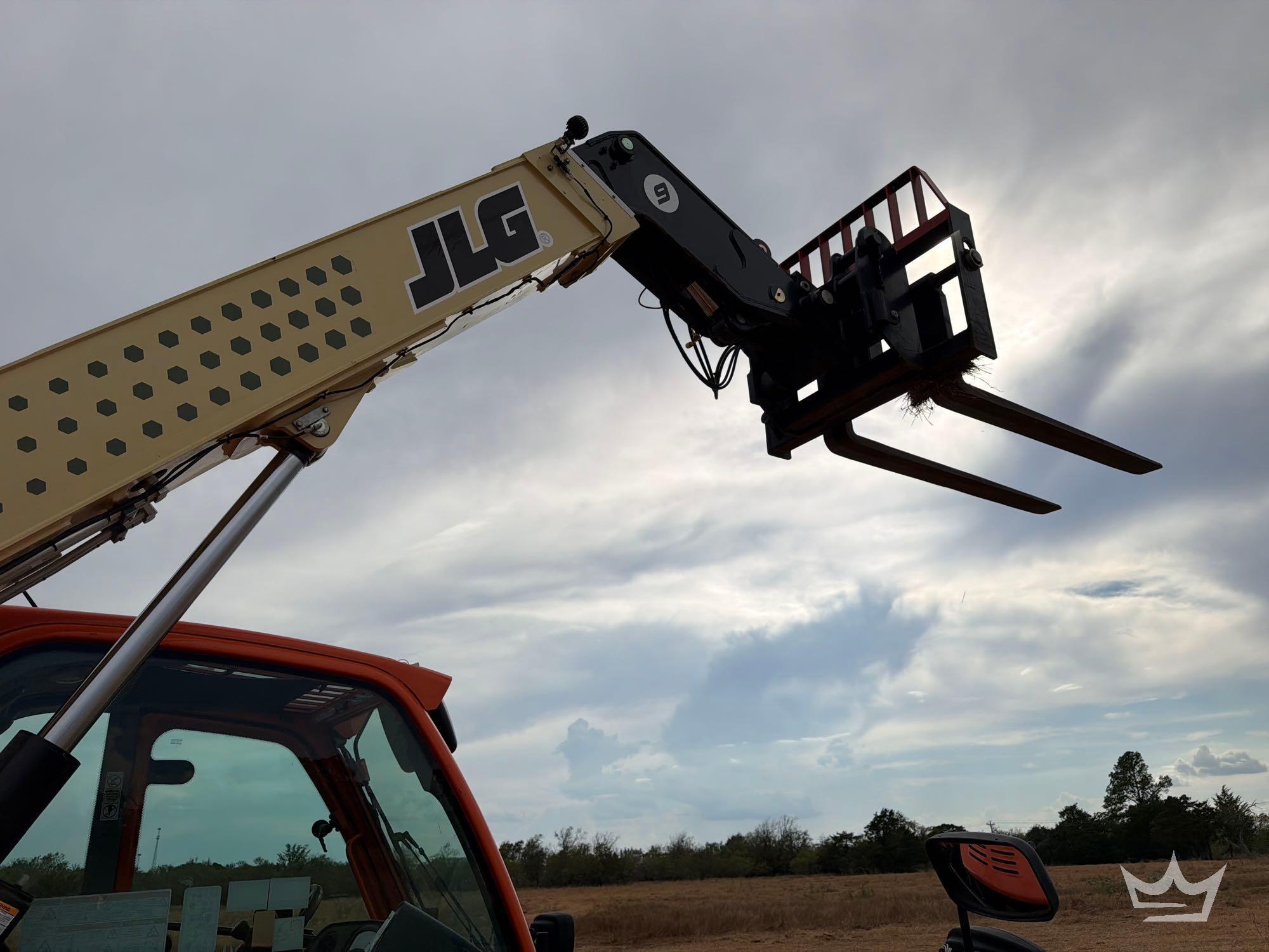2023 JLG 925