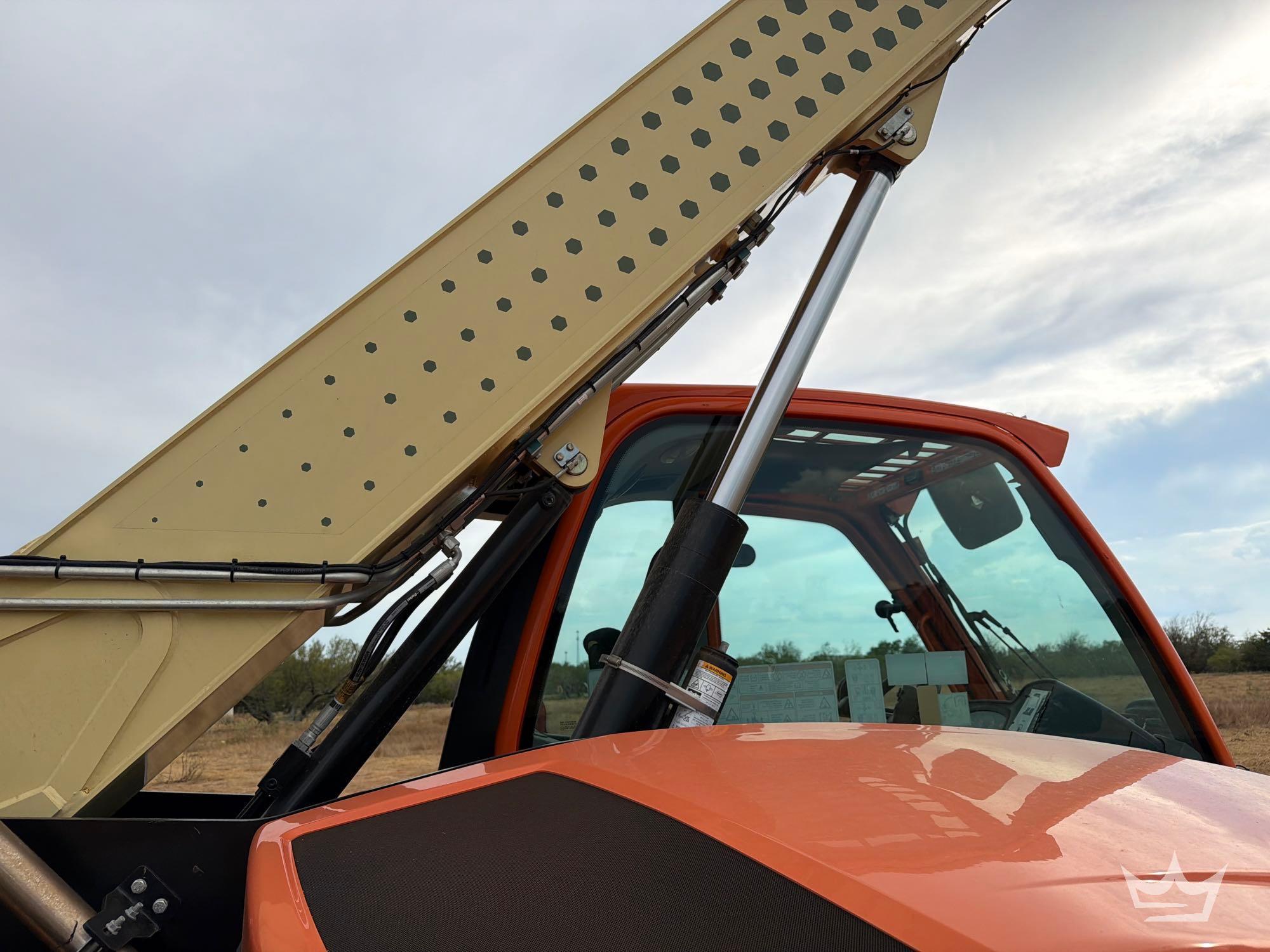 2023 JLG 925