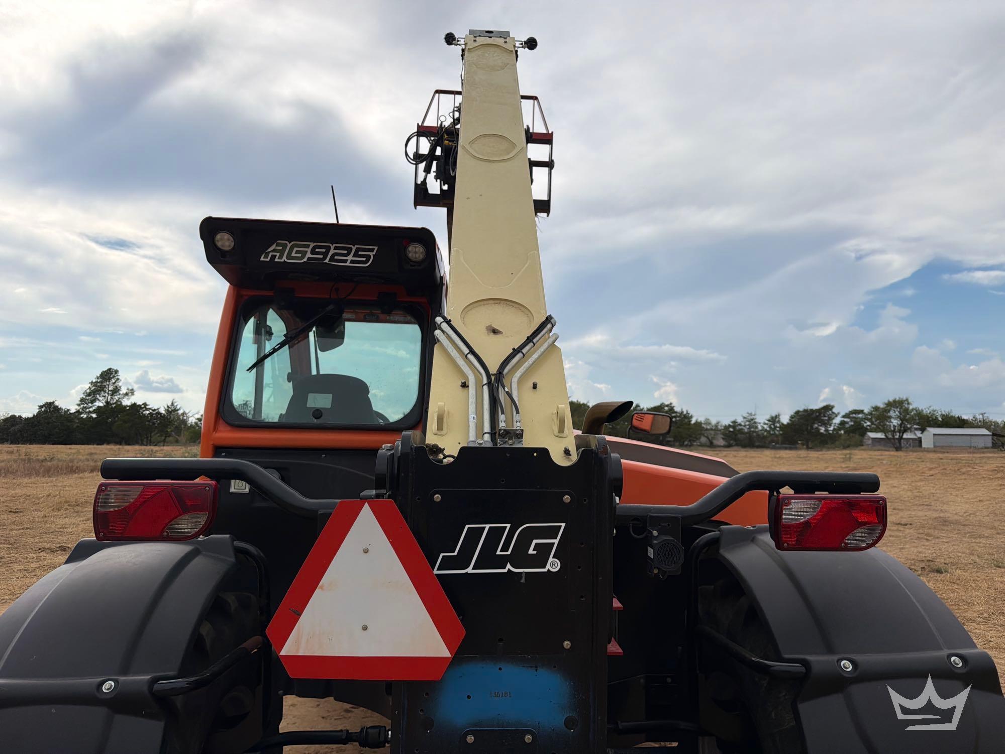 2023 JLG 925