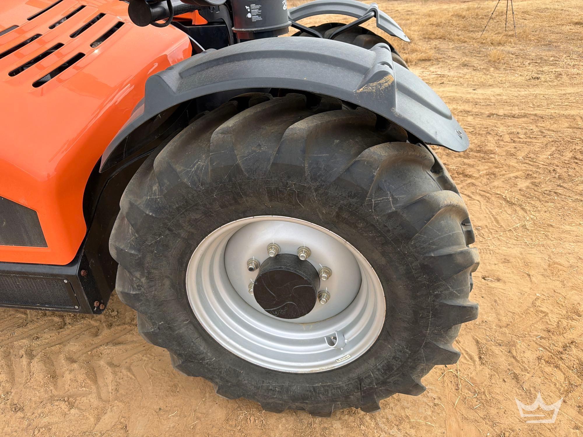 2023 JLG 925
