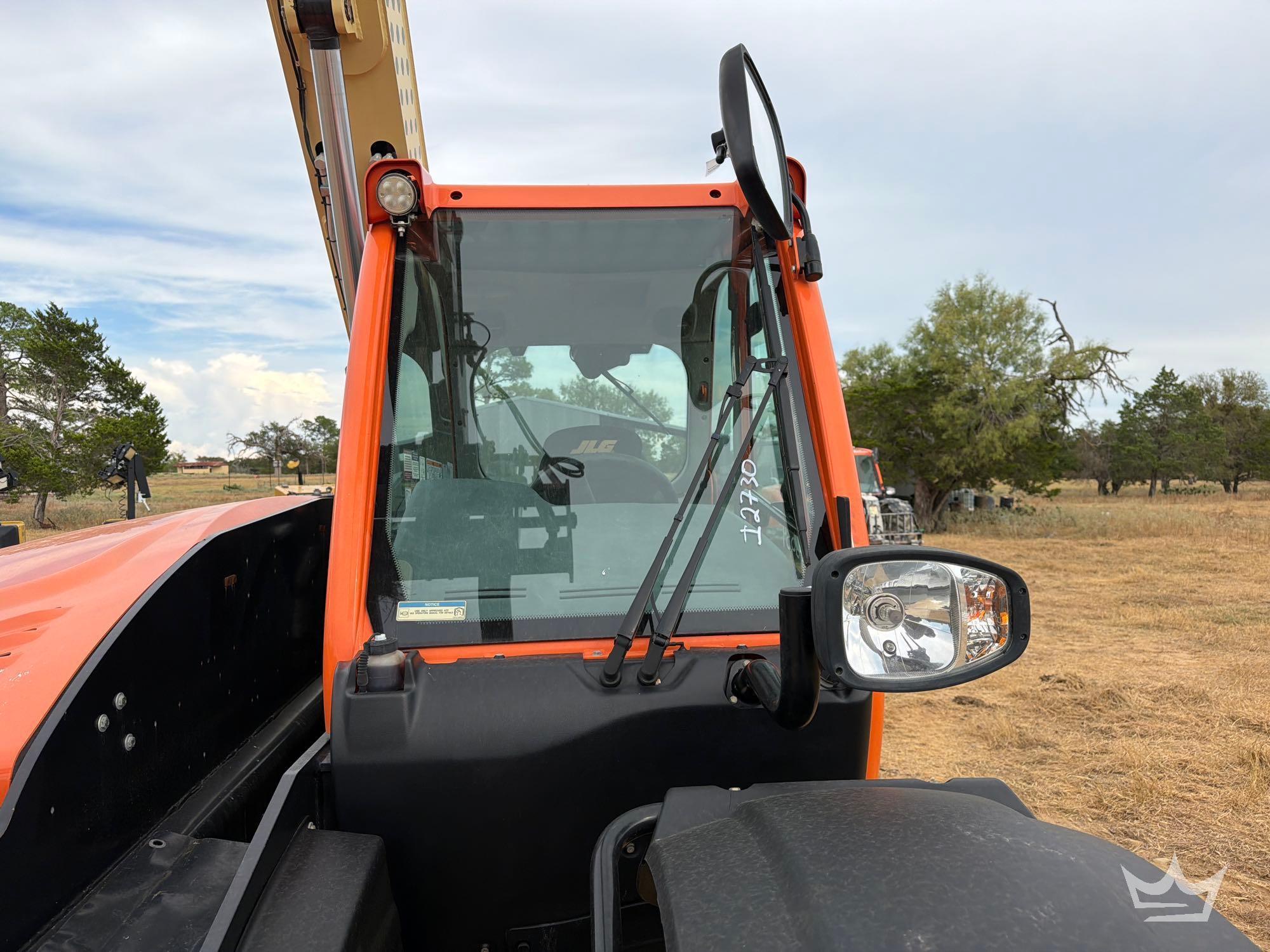 2023 JLG 925