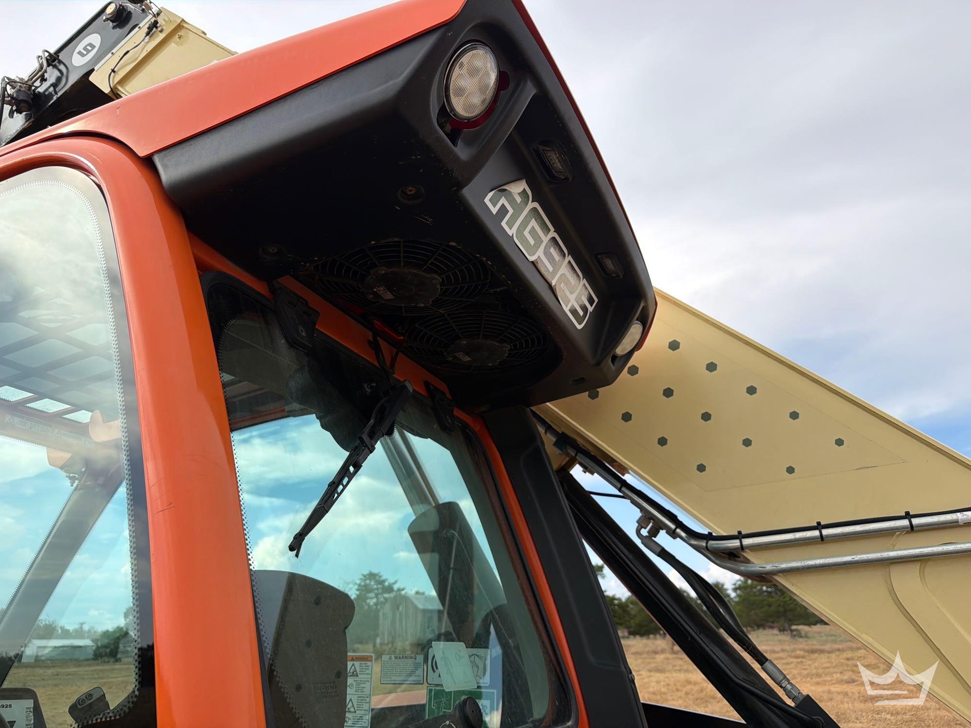2023 JLG 925