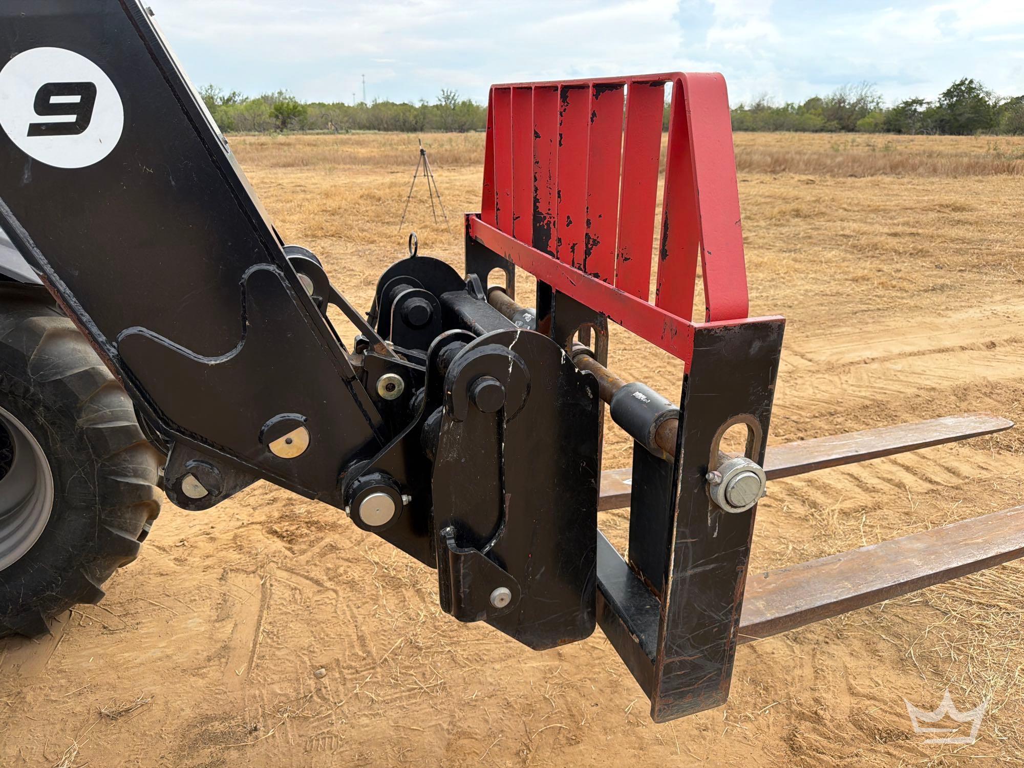 2023 JLG 925