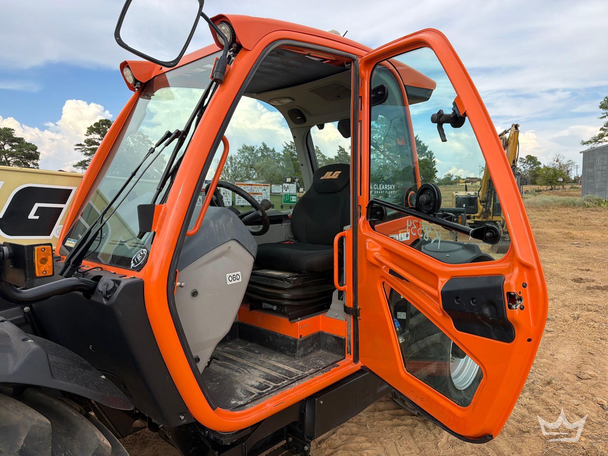 2023 JLG 925
