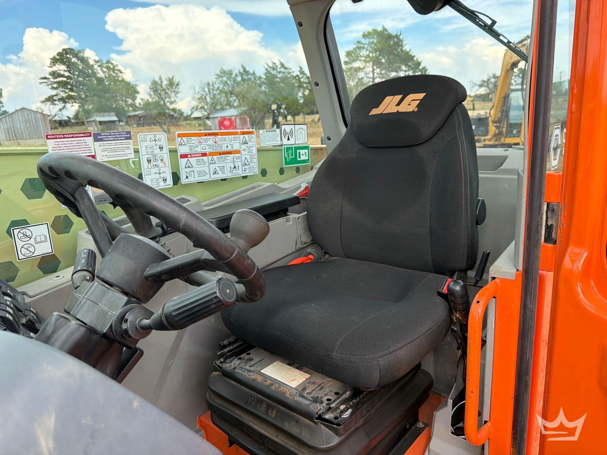 2023 JLG 925