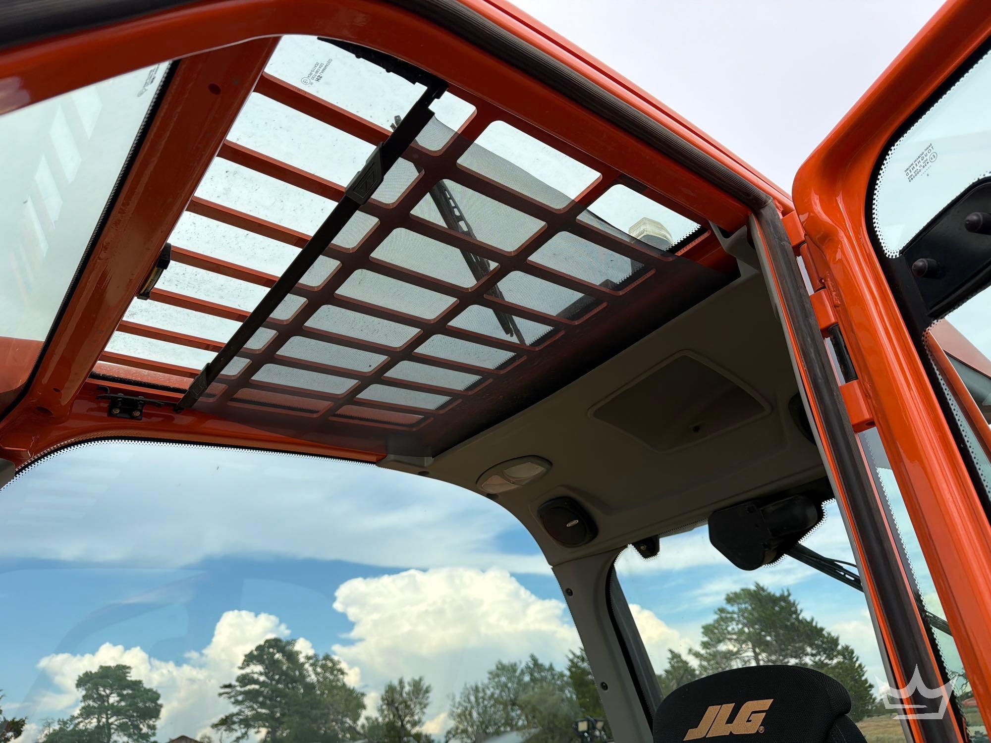 2023 JLG 925