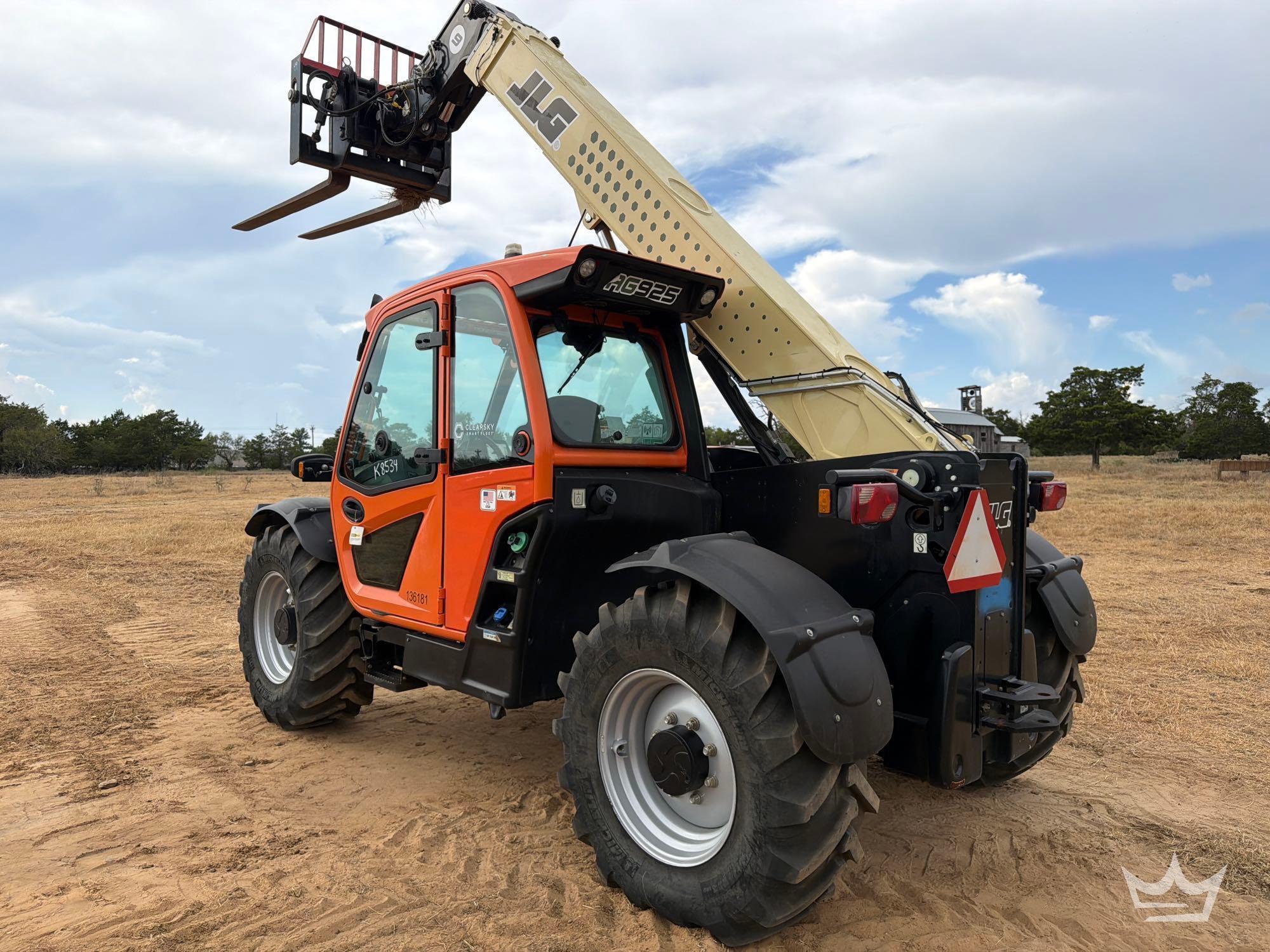 2023 JLG 925