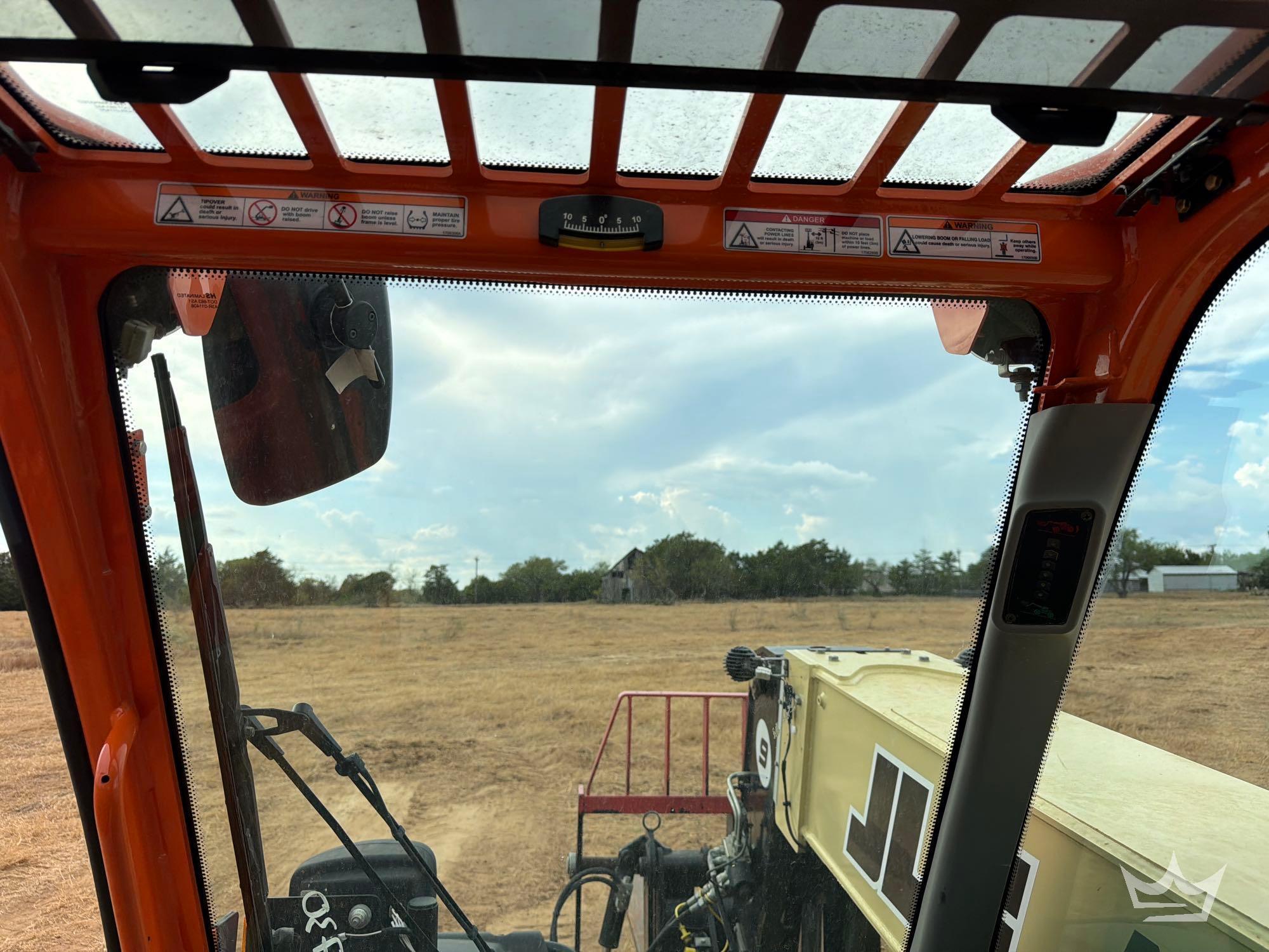 2023 JLG 925