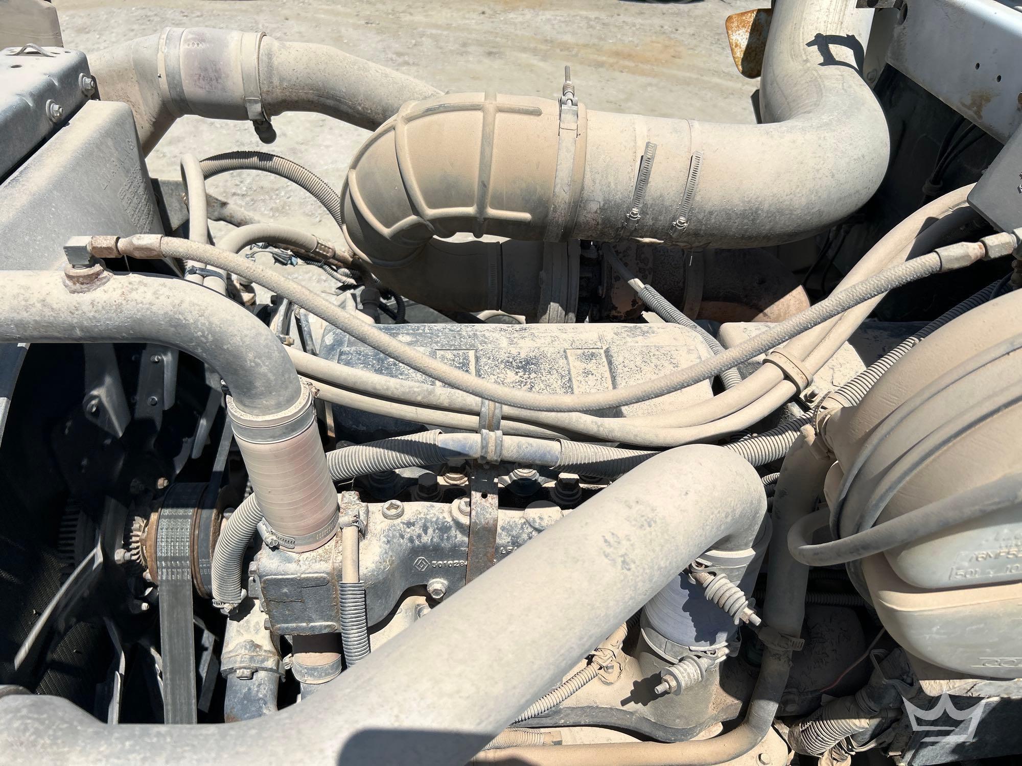 2001 Mack RD690S