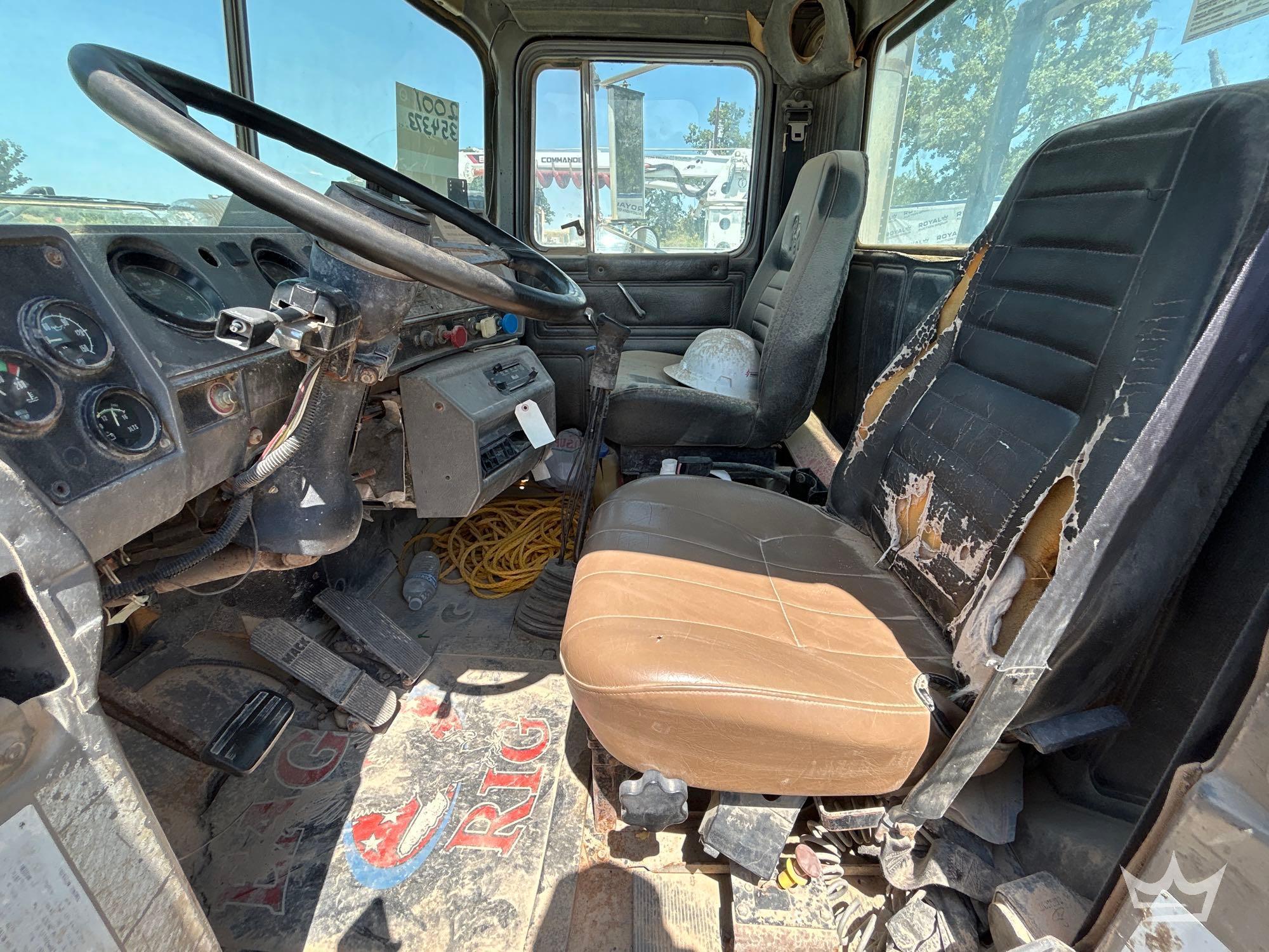 2001 Mack RD690S