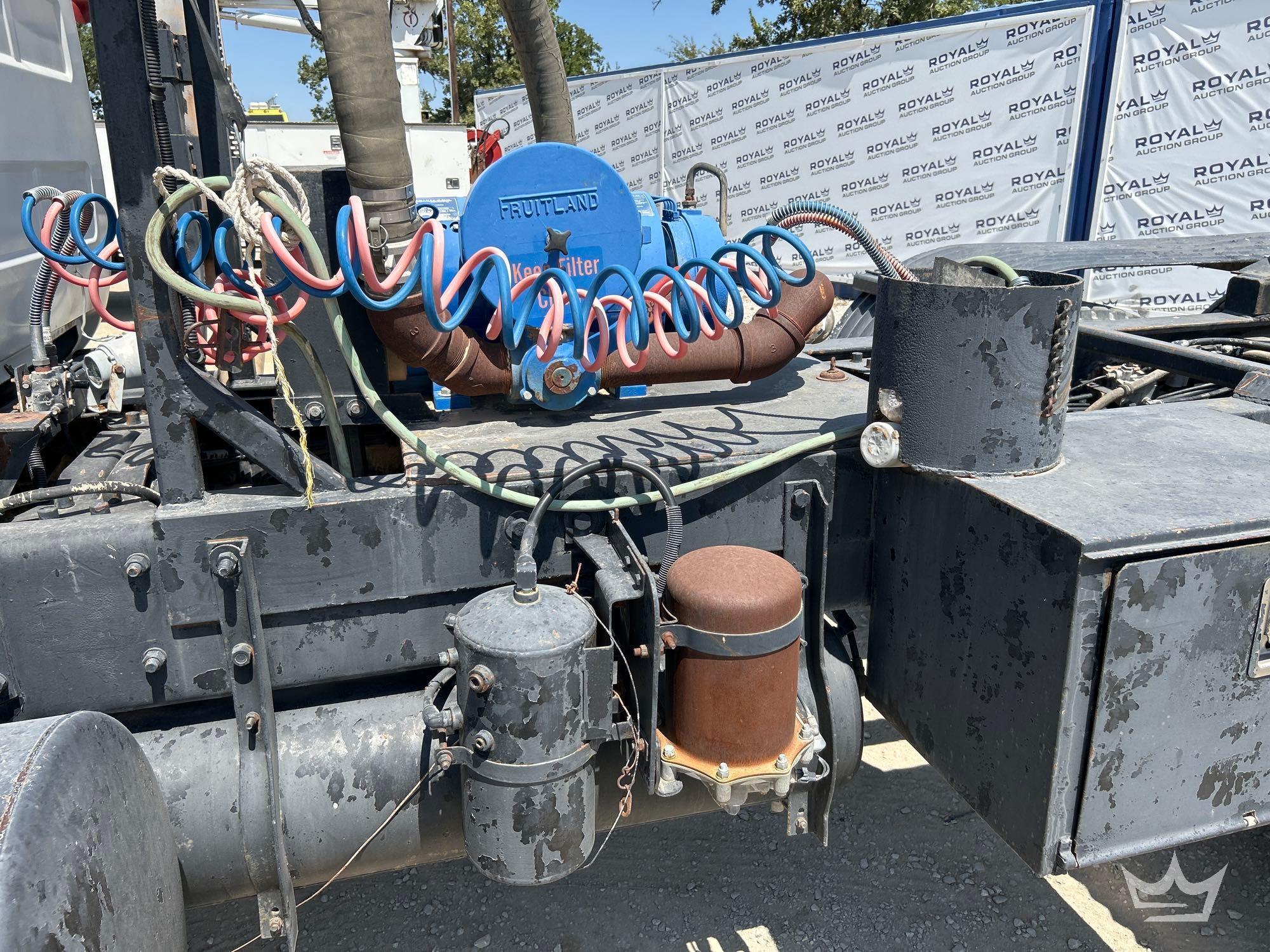 2001 Mack RD690S