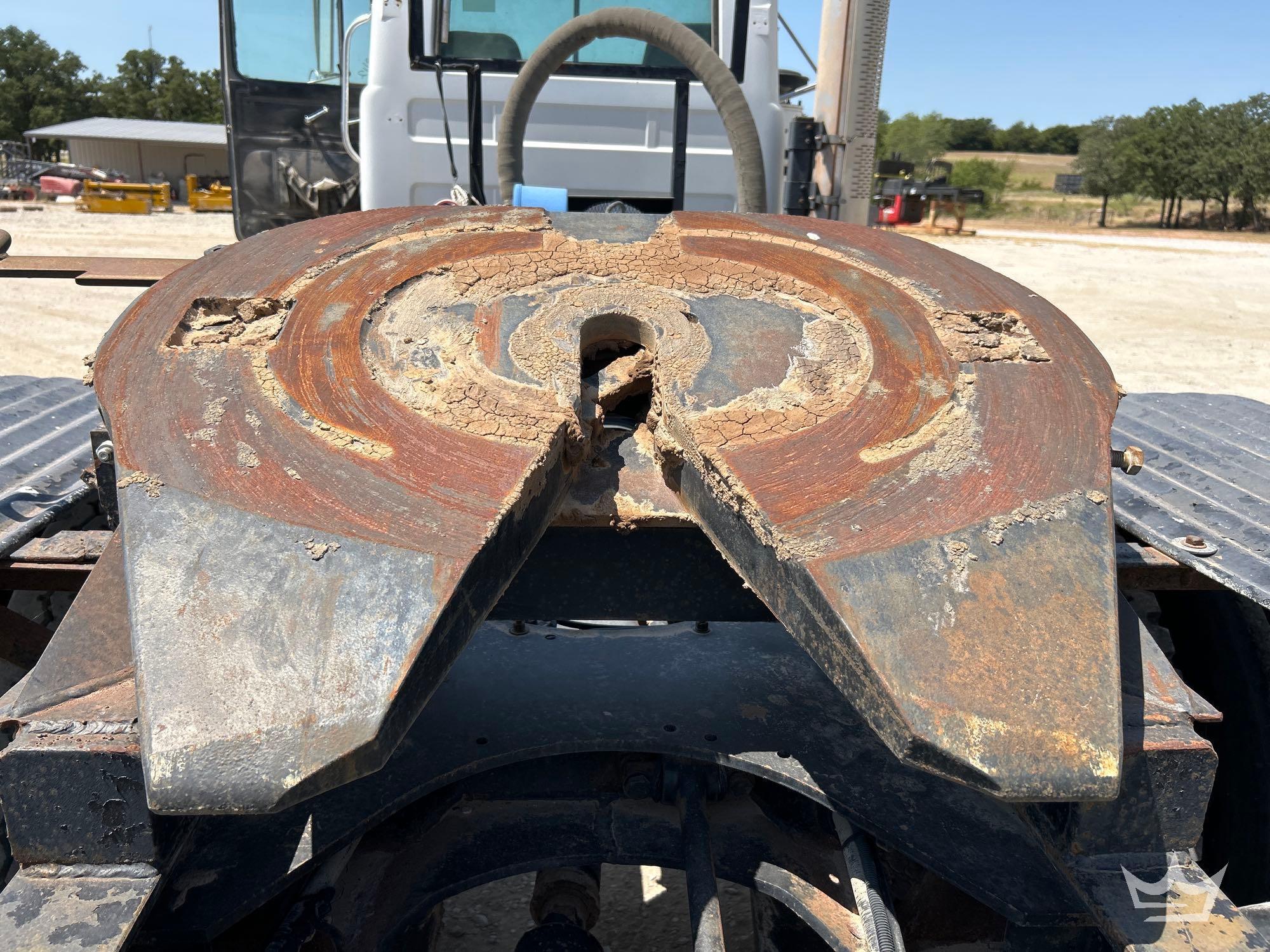 2001 Mack RD690S