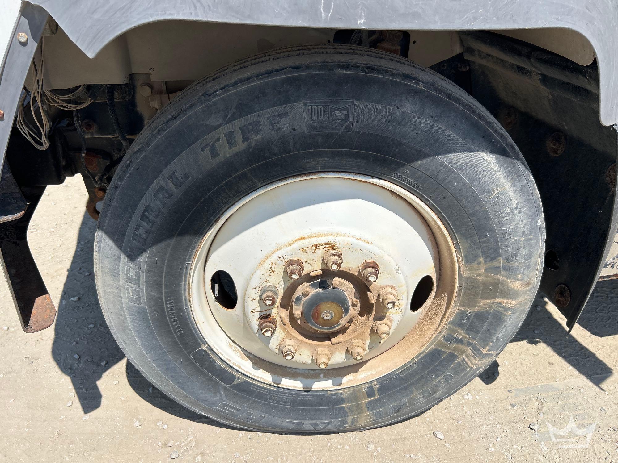 2001 Mack RD690S