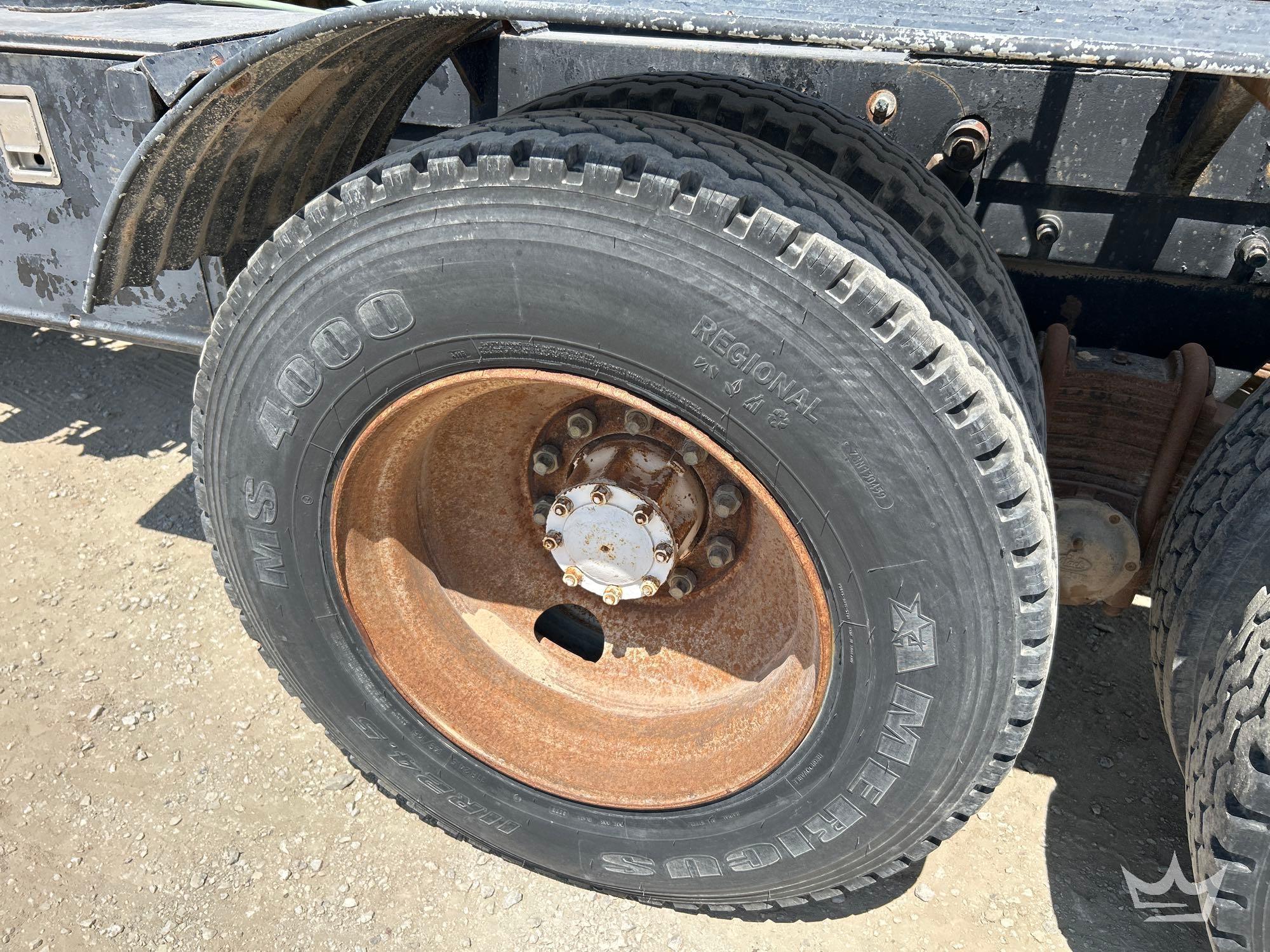 2001 Mack RD690S
