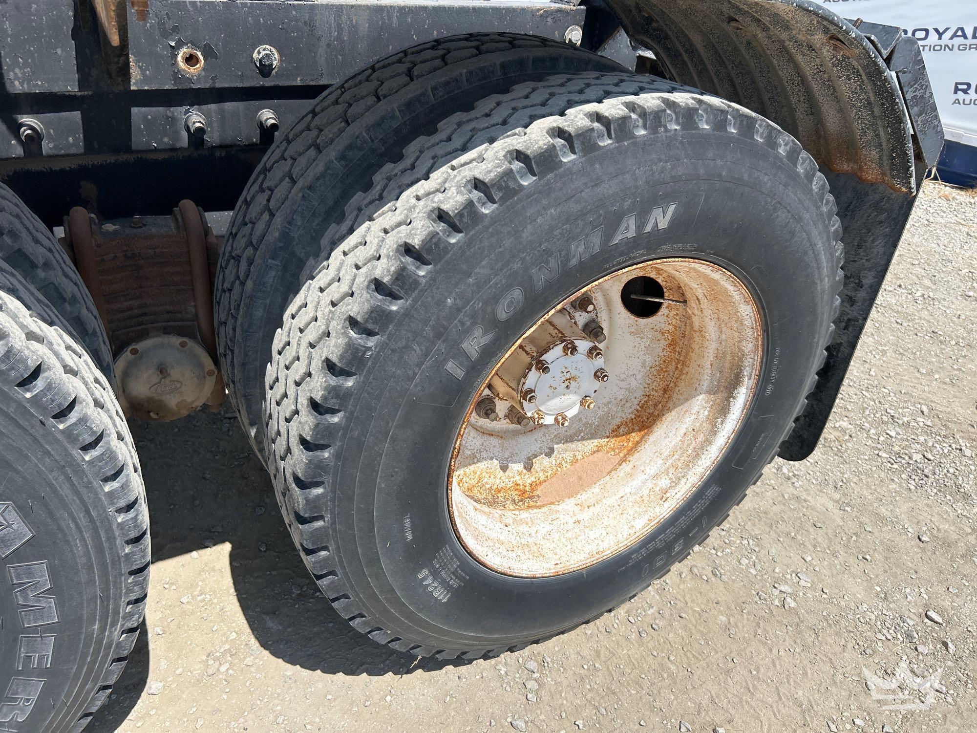 2001 Mack RD690S
