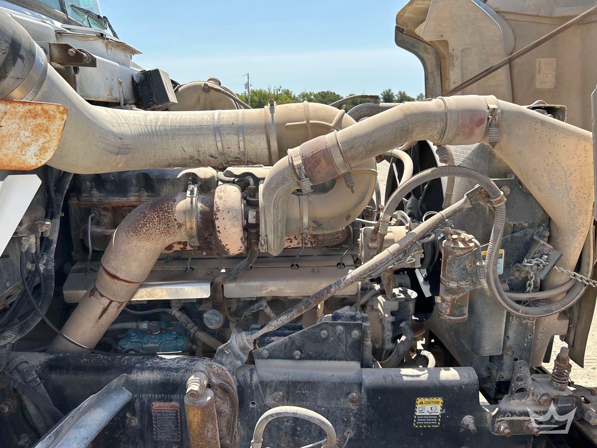 2001 Mack RD690S