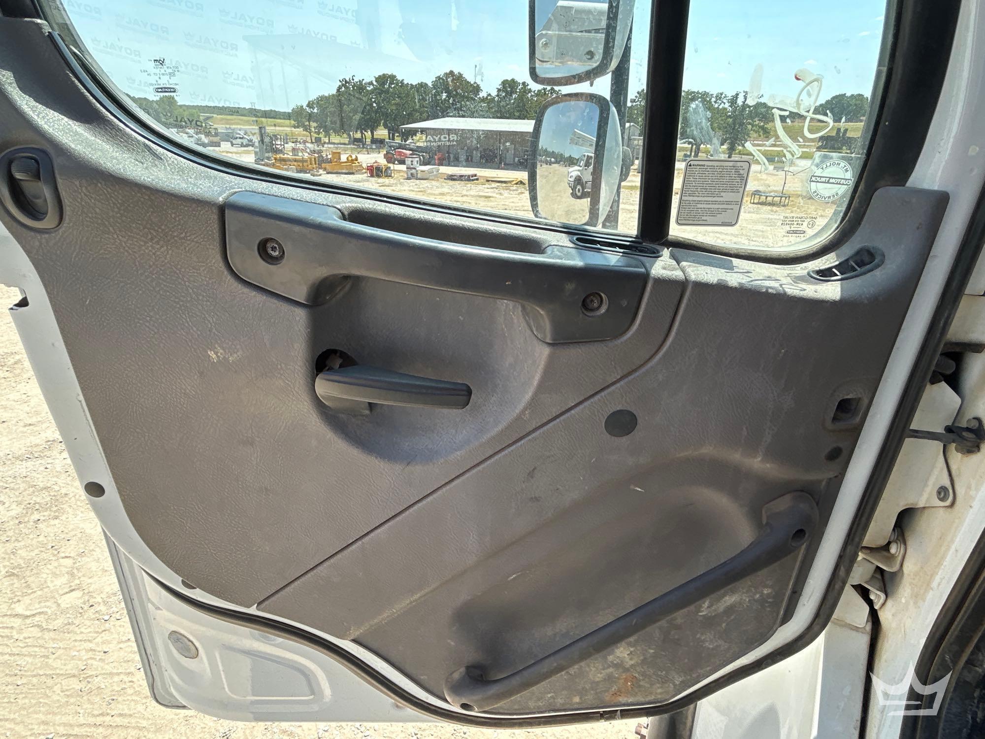 2020 Freightliner M2 106